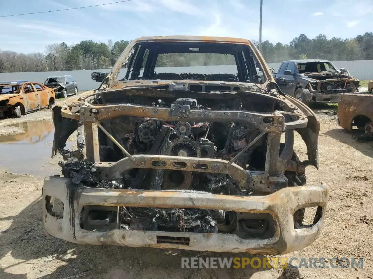5 Photograph of a damaged car 3C6UR5FL2NG111813 RAM 2500 2022