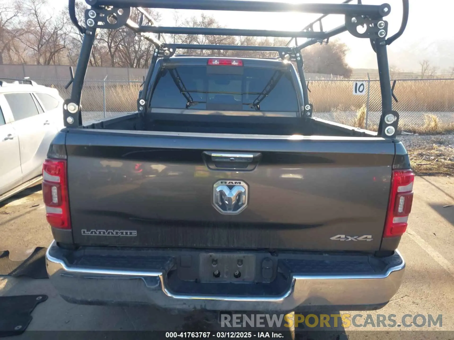 17 Photograph of a damaged car 3C6UR5FL5NG203501 RAM 2500 2022