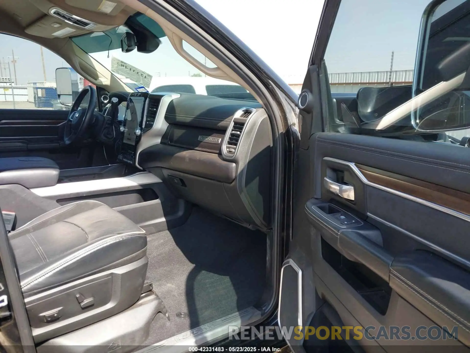 5 Photograph of a damaged car 3C6UR5FL6NG361636 RAM 2500 2022