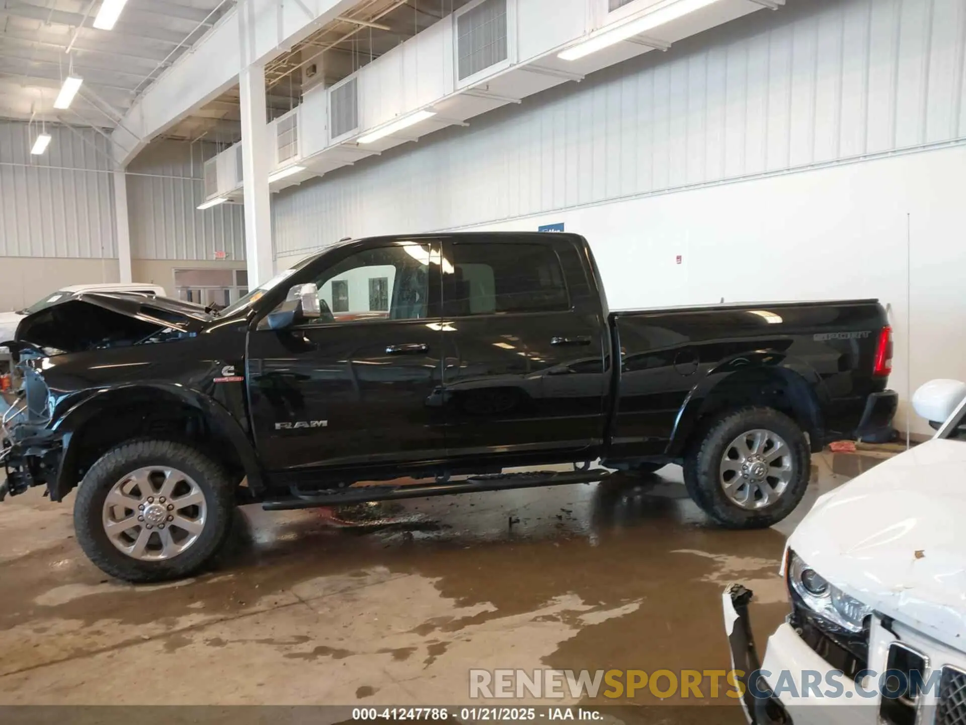 15 Photograph of a damaged car 3C6UR5FL6NG368022 RAM 2500 2022