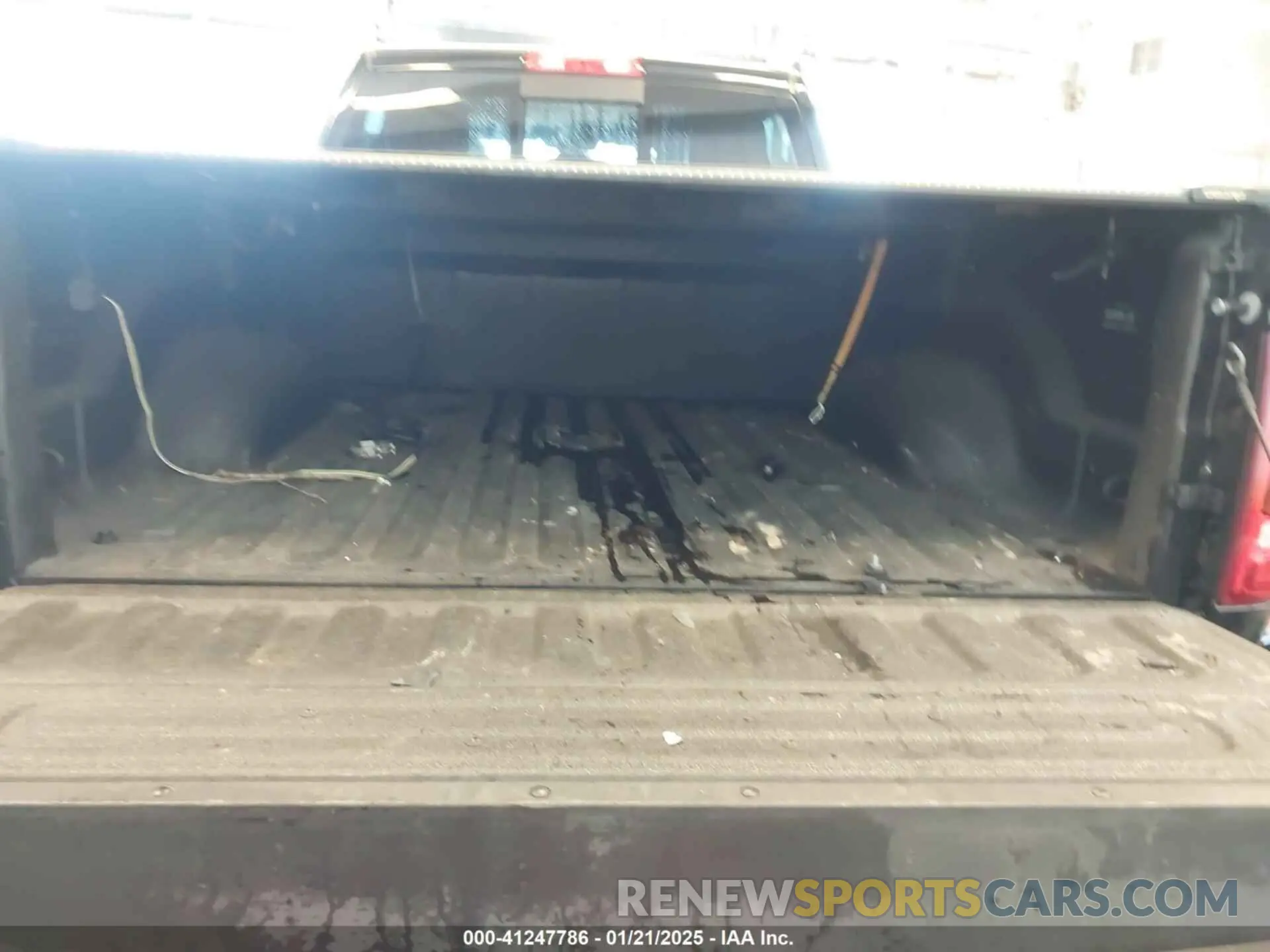 18 Photograph of a damaged car 3C6UR5FL6NG368022 RAM 2500 2022