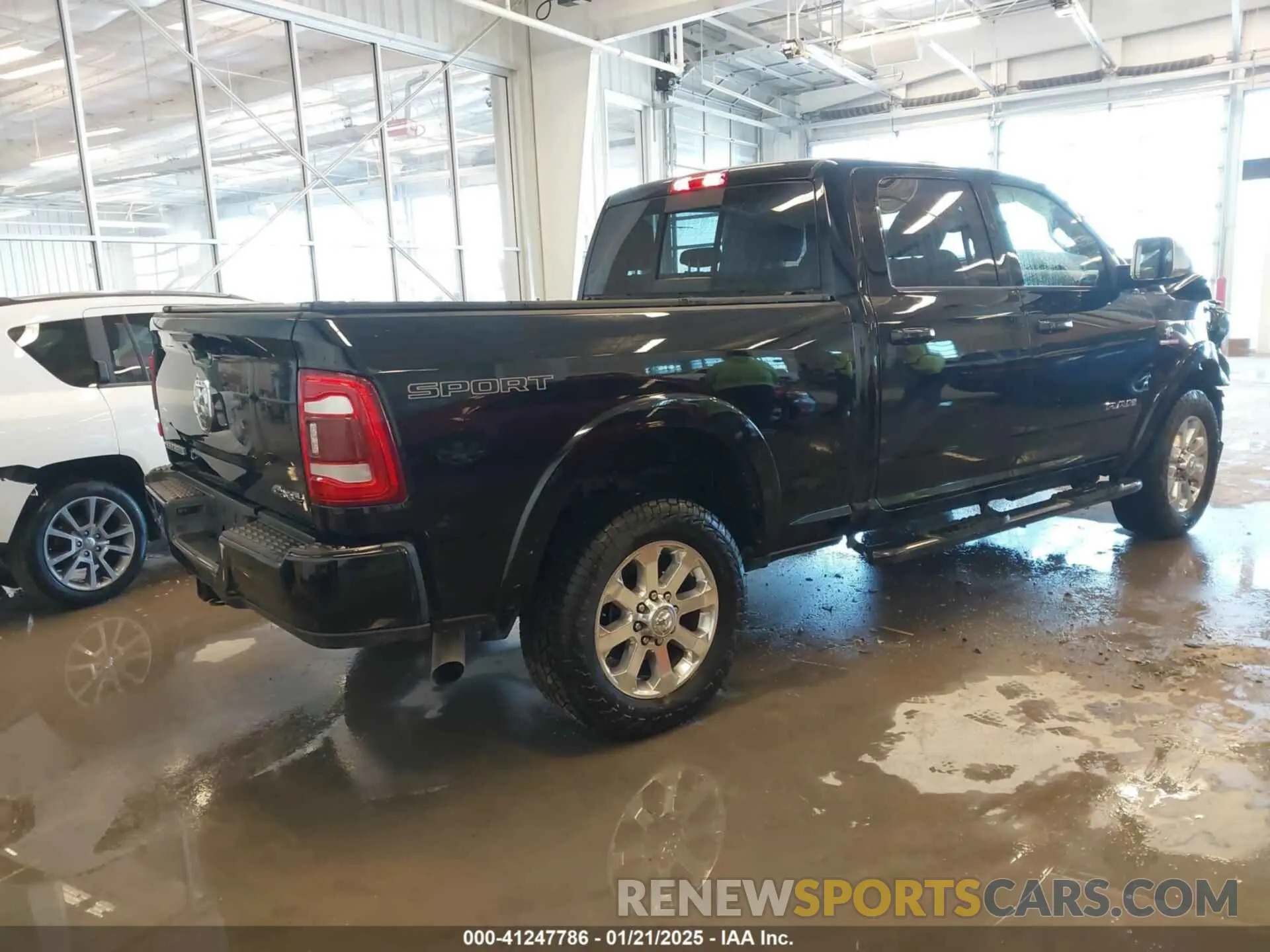 4 Photograph of a damaged car 3C6UR5FL6NG368022 RAM 2500 2022