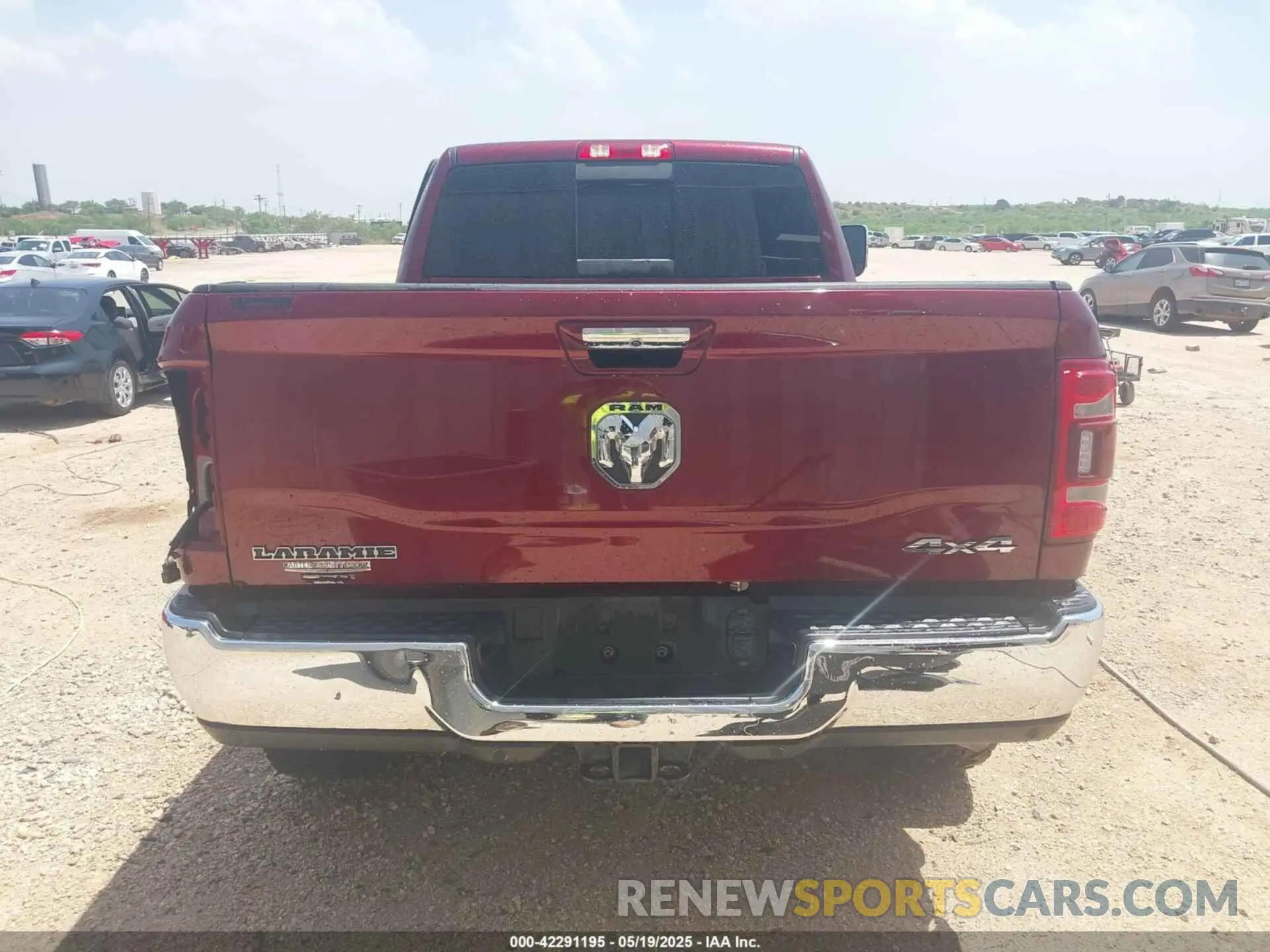 16 Photograph of a damaged car 3C6UR5FL7NG305818 RAM 2500 2022