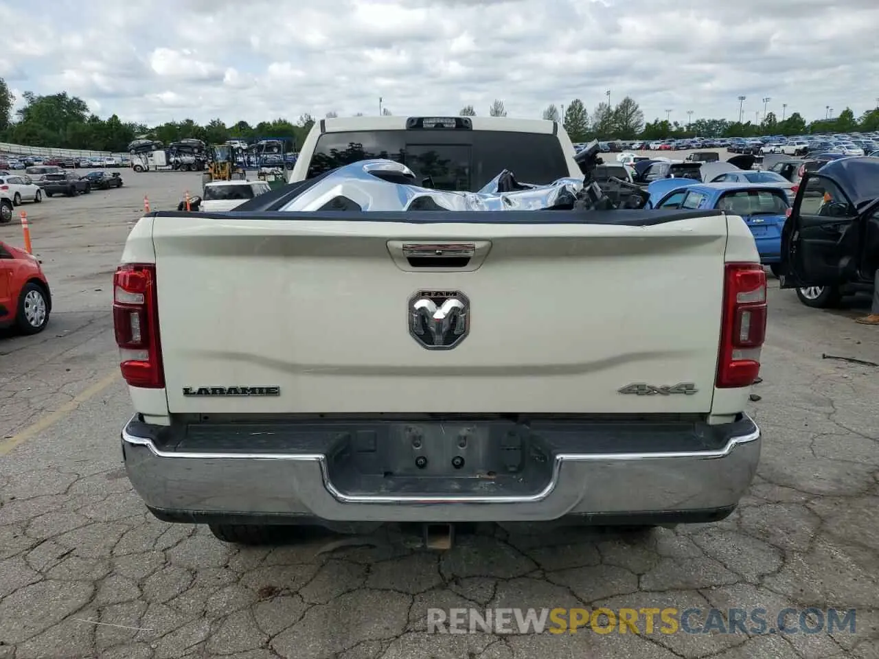 6 Photograph of a damaged car 3C6UR5FL8NG328556 RAM 2500 2022