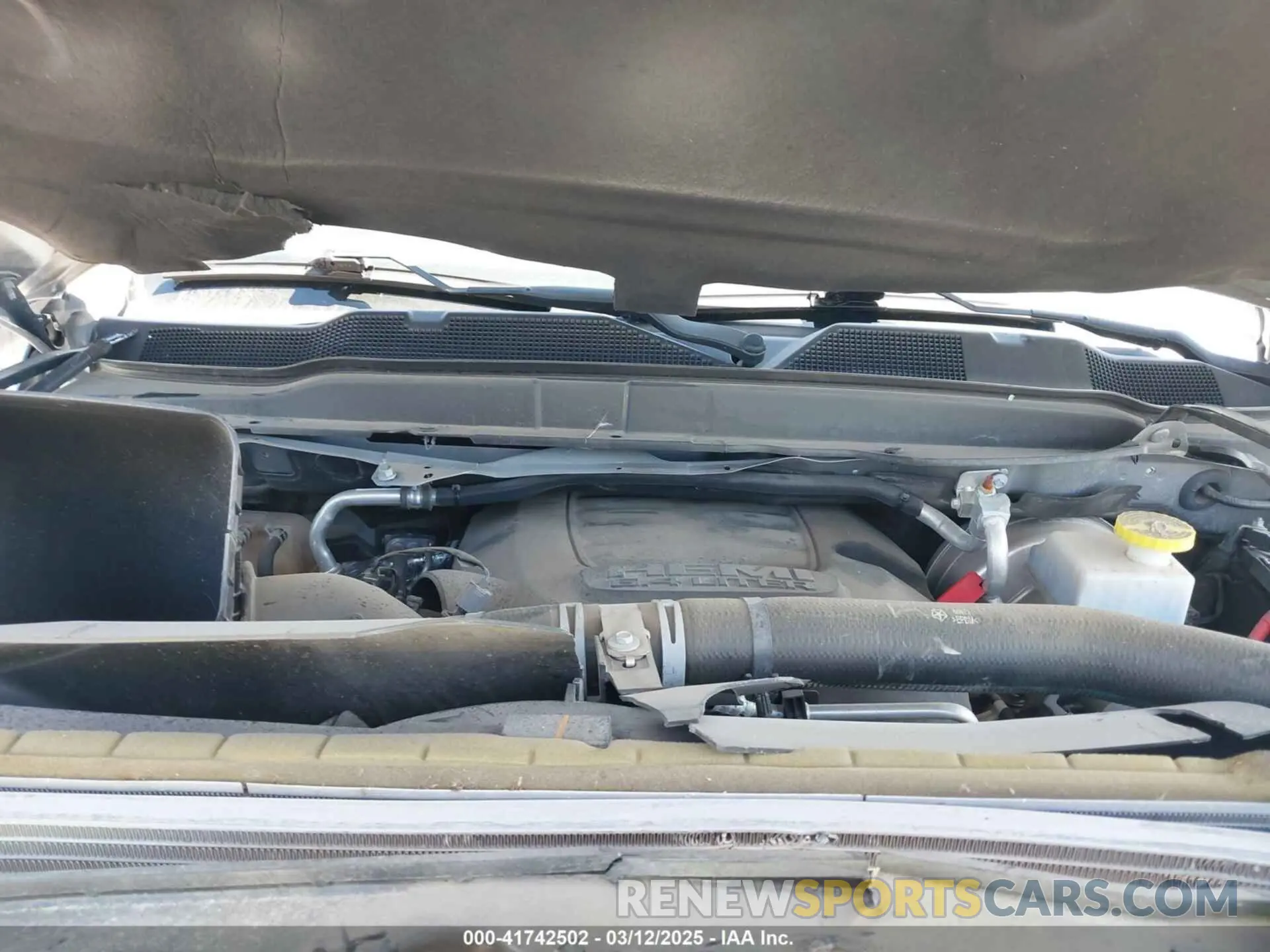 10 Photograph of a damaged car 3C6UR5HJ0NG118075 RAM 2500 2022