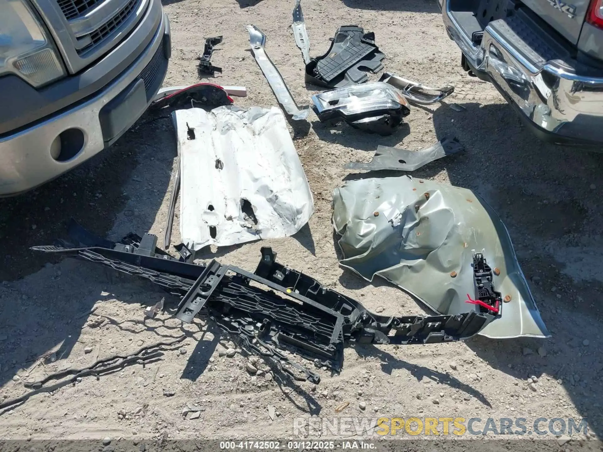12 Photograph of a damaged car 3C6UR5HJ0NG118075 RAM 2500 2022