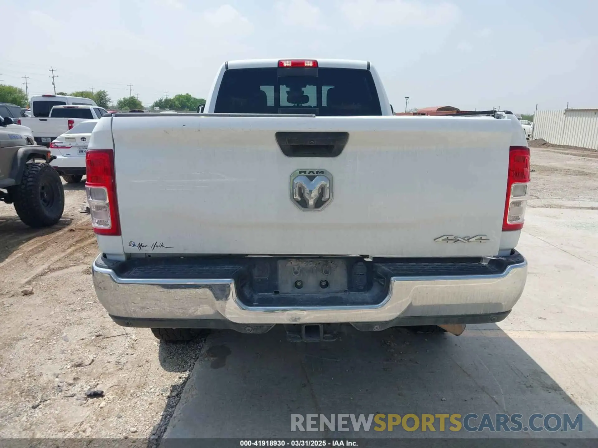 16 Photograph of a damaged car 3C6UR5HJ0NG125804 RAM 2500 2022