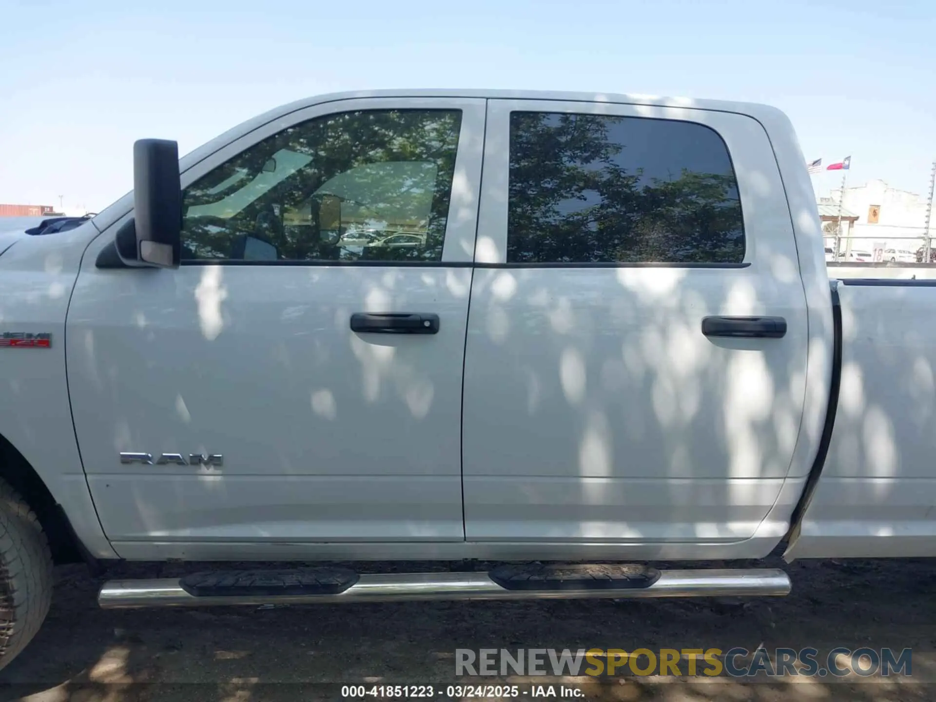 14 Photograph of a damaged car 3C6UR5HJ1NG202731 RAM 2500 2022