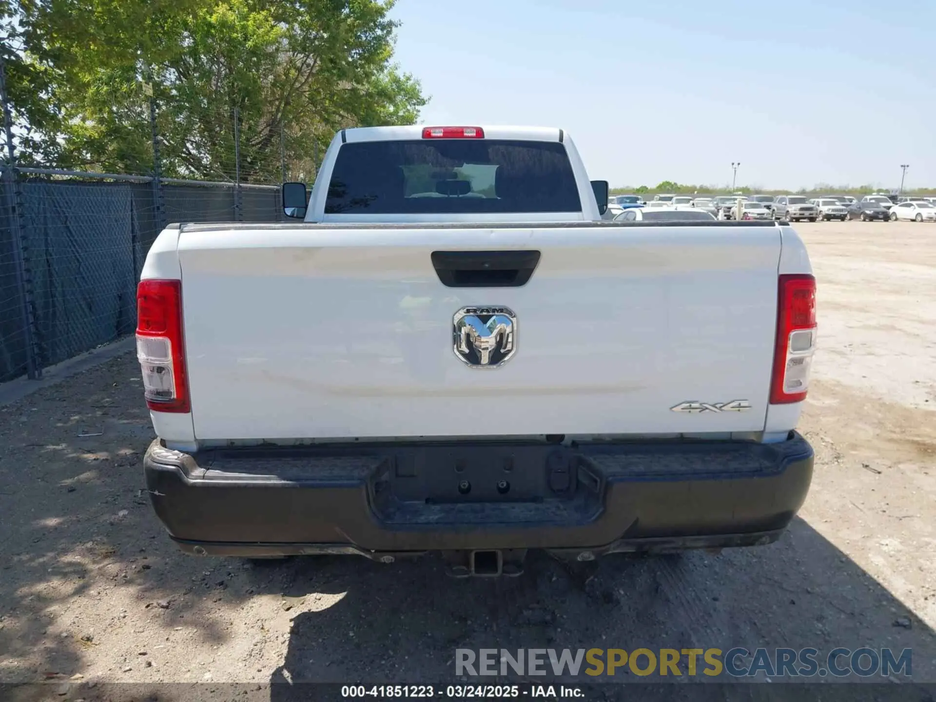 16 Photograph of a damaged car 3C6UR5HJ1NG202731 RAM 2500 2022