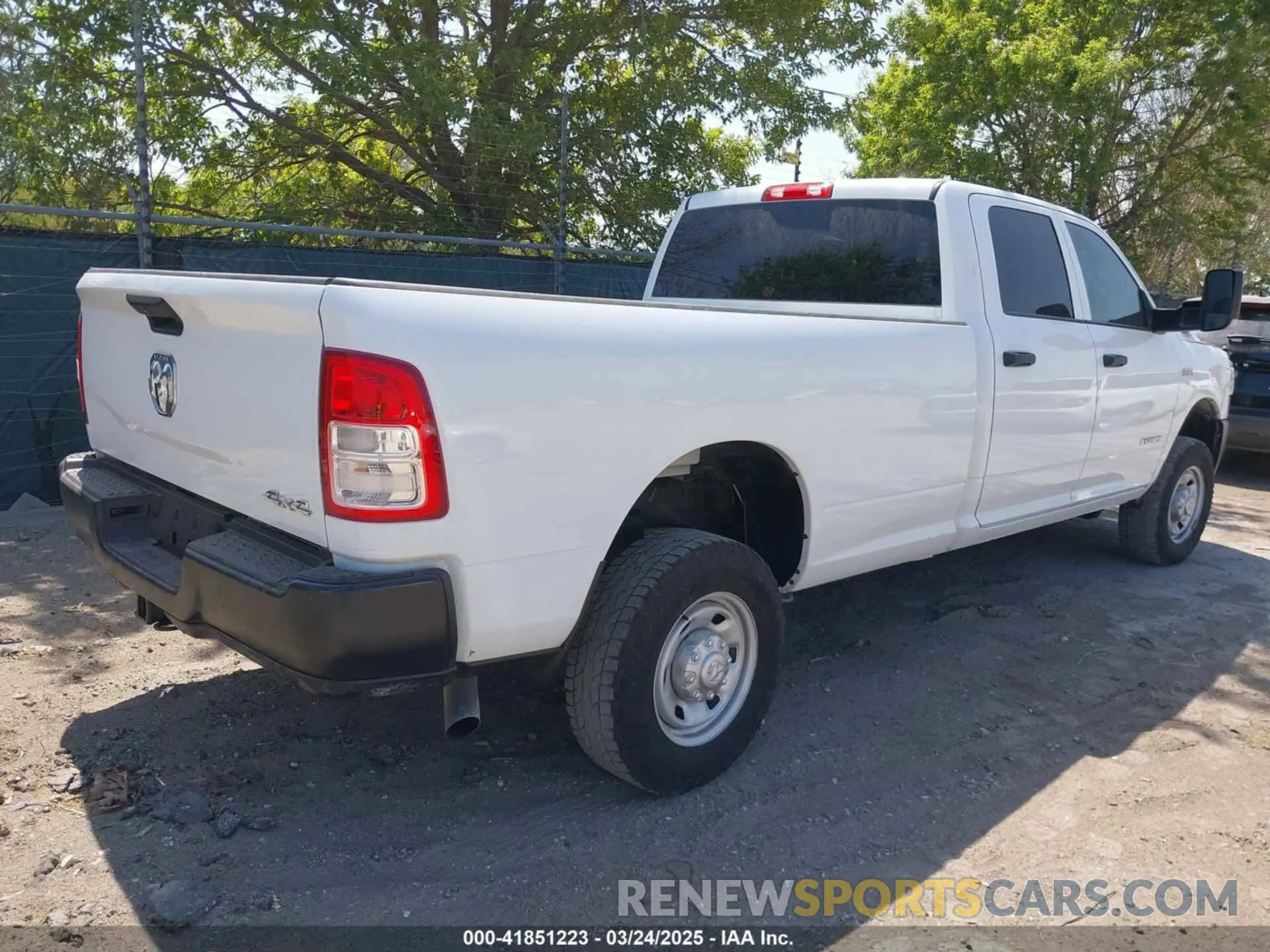 4 Photograph of a damaged car 3C6UR5HJ1NG202731 RAM 2500 2022