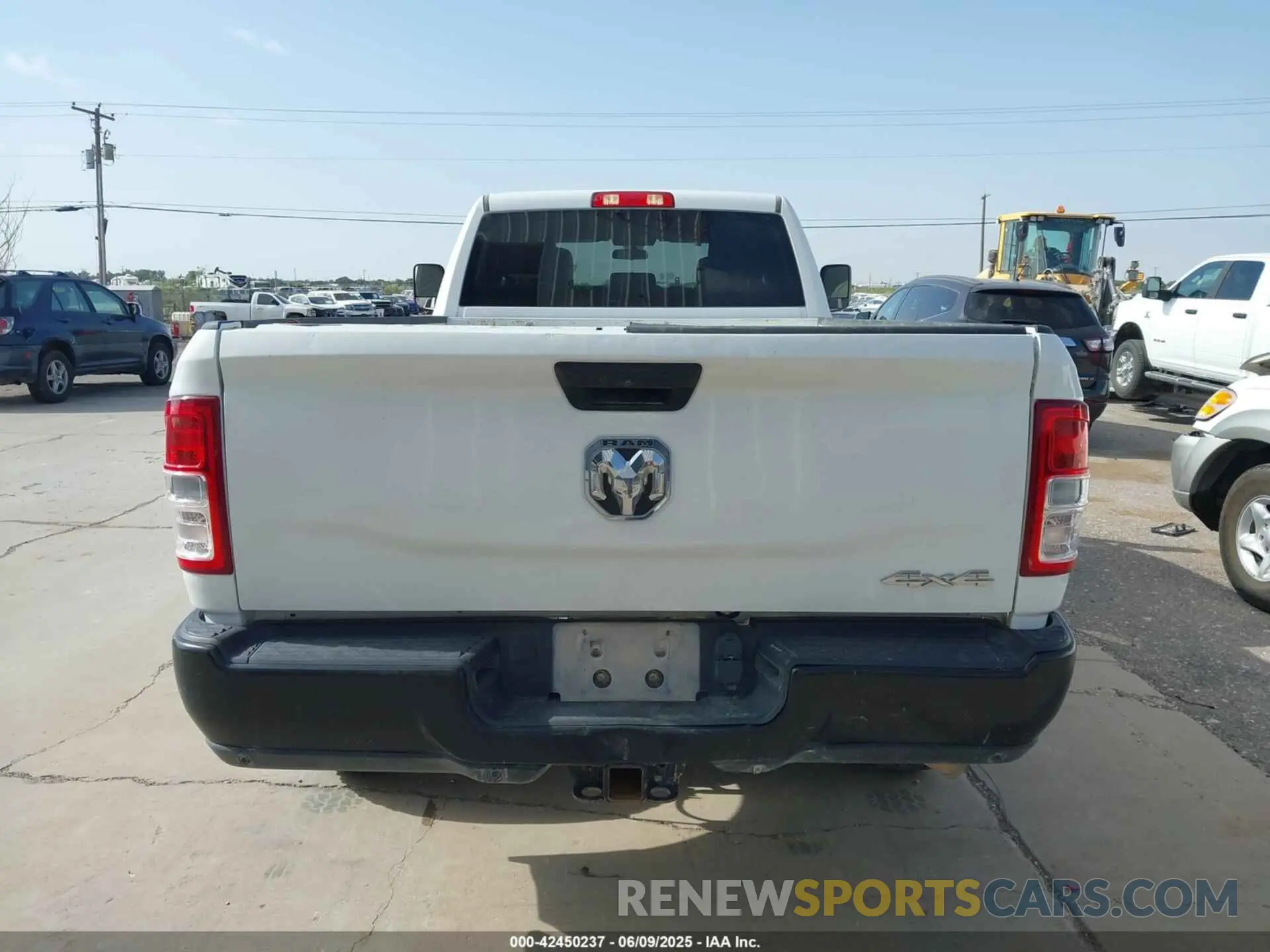 16 Photograph of a damaged car 3C6UR5HJ2NG202690 RAM 2500 2022