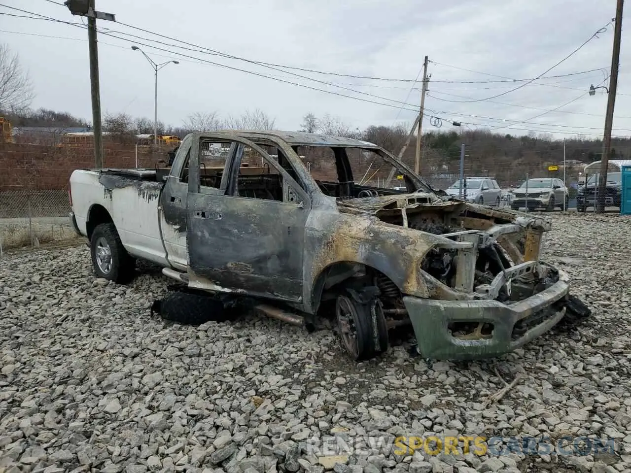 4 Photograph of a damaged car 3C6UR5HJ2NG371740 RAM 2500 2022