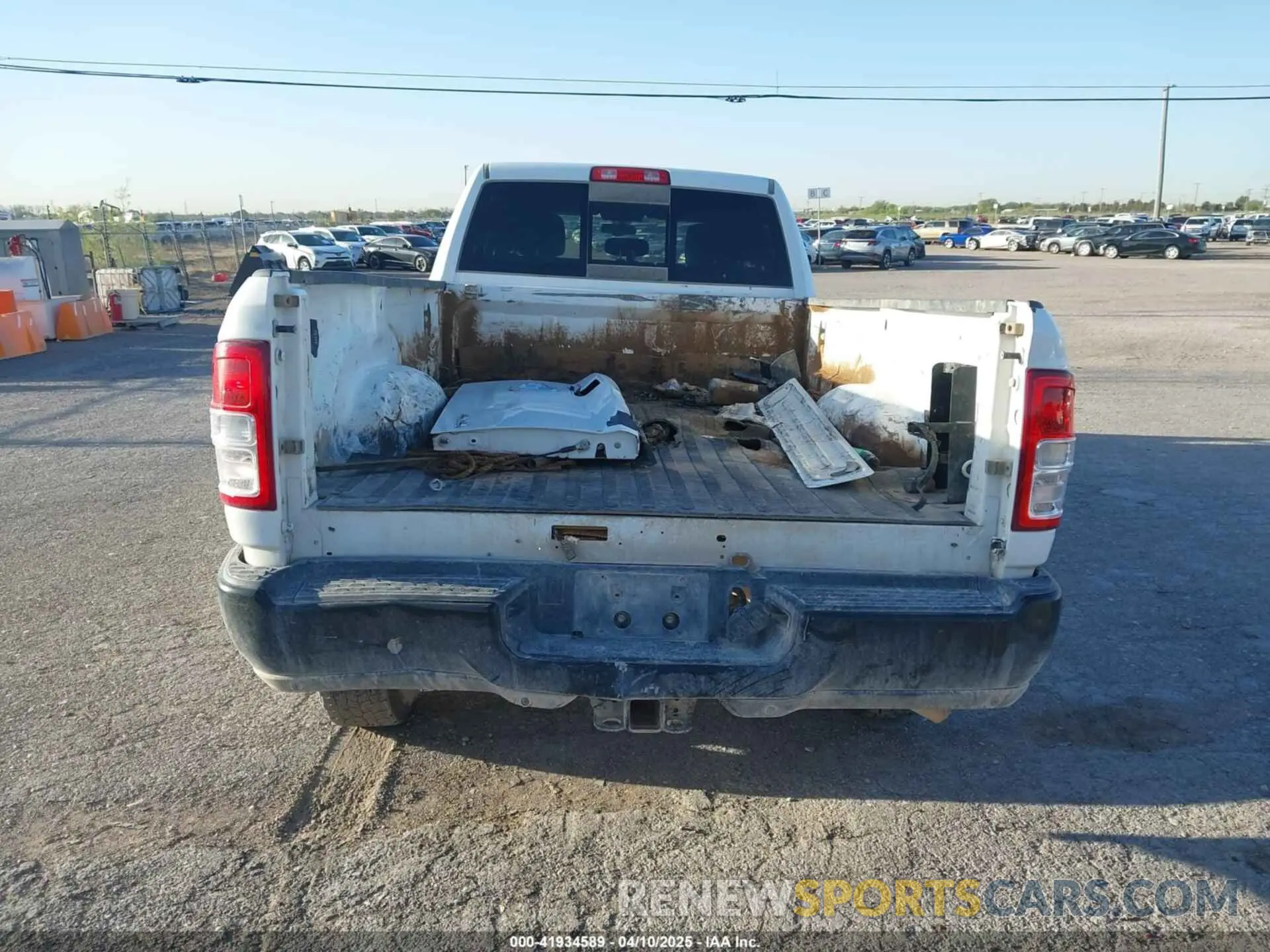 16 Photograph of a damaged car 3C6UR5HJ4NG130956 RAM 2500 2022