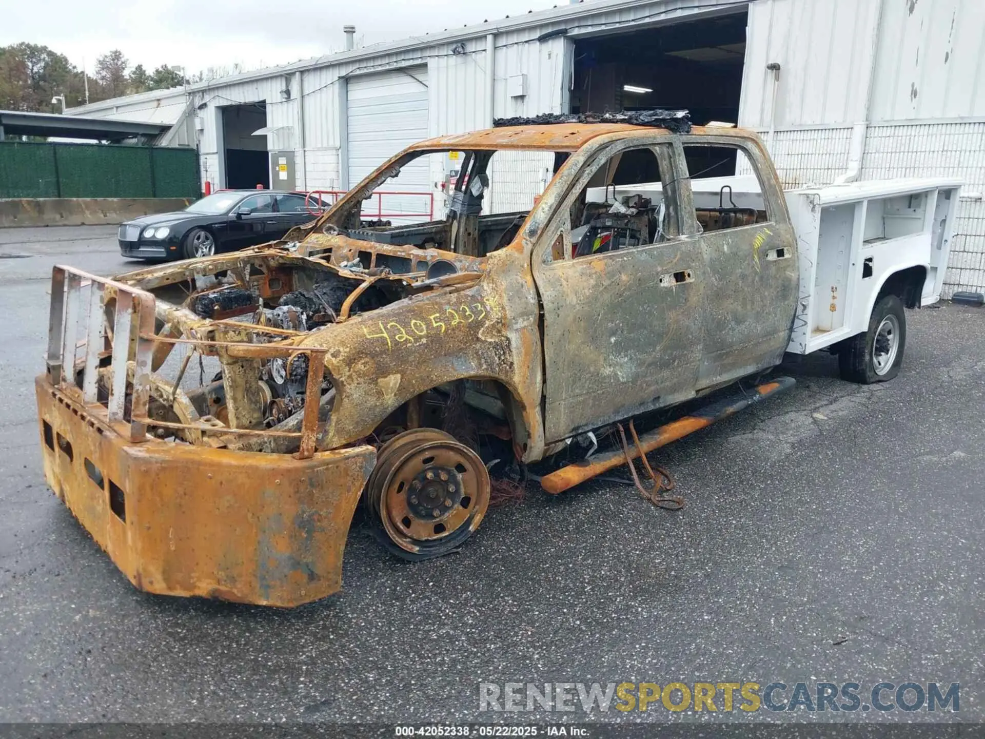 2 Photograph of a damaged car 3C6UR5HJ4NG232449 RAM 2500 2022