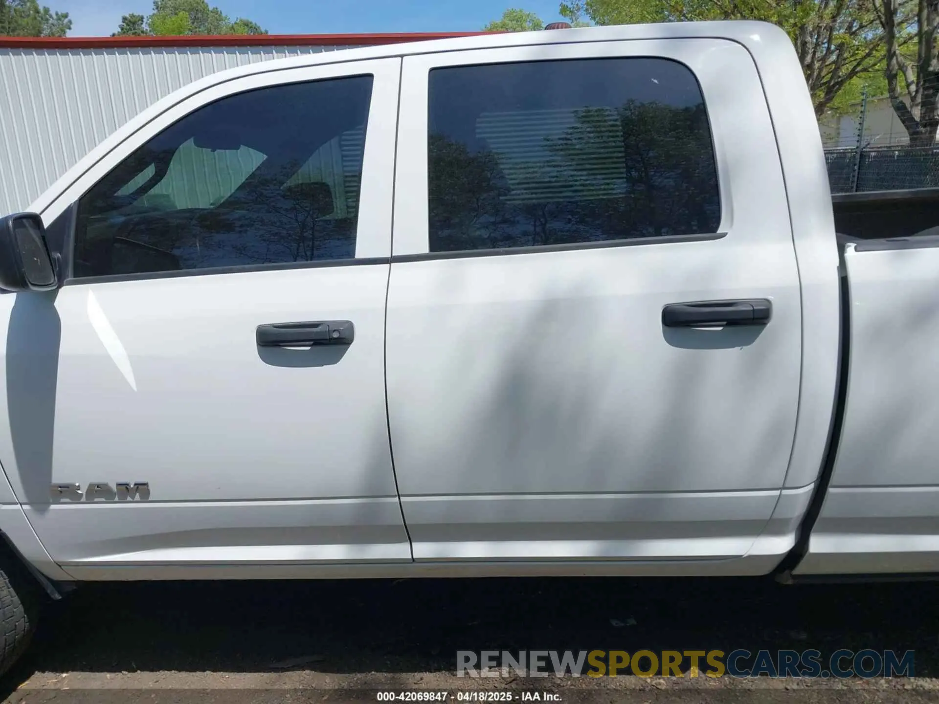 14 Photograph of a damaged car 3C6UR5HJ5NG202232 RAM 2500 2022
