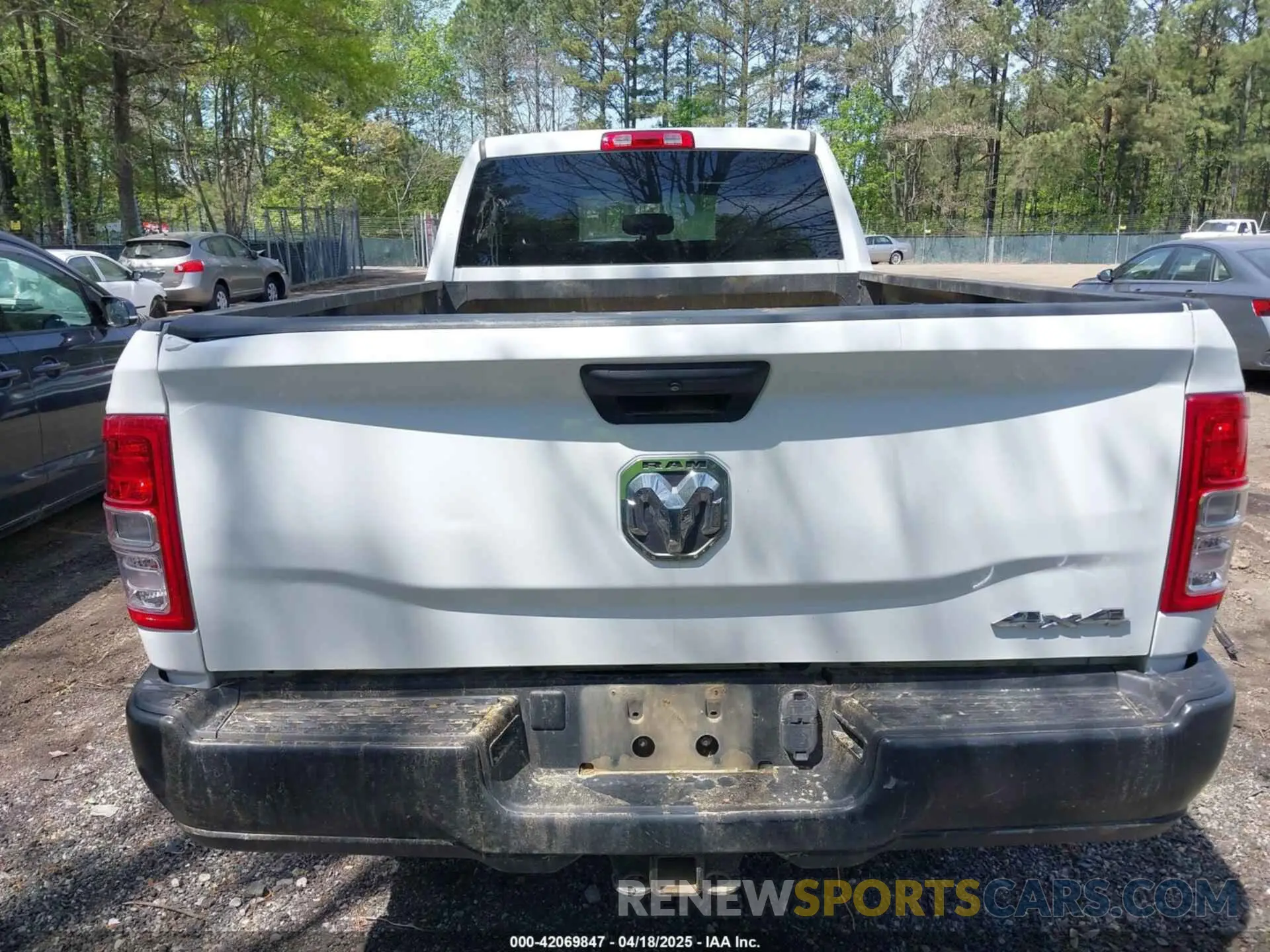 16 Photograph of a damaged car 3C6UR5HJ5NG202232 RAM 2500 2022