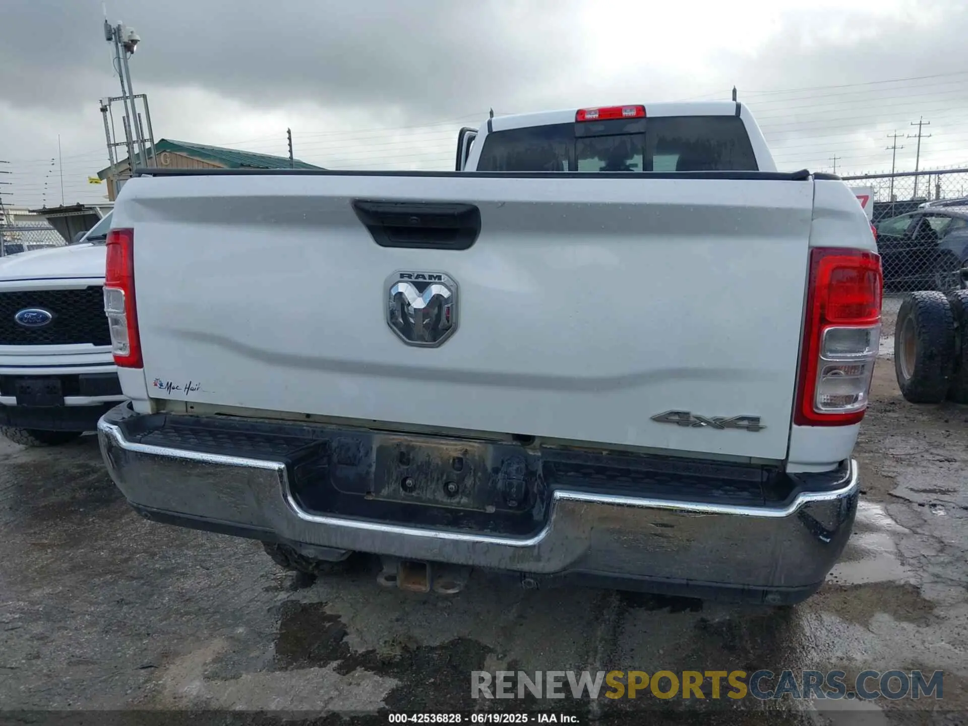 16 Photograph of a damaged car 3C6UR5HJ6NG125807 RAM 2500 2022