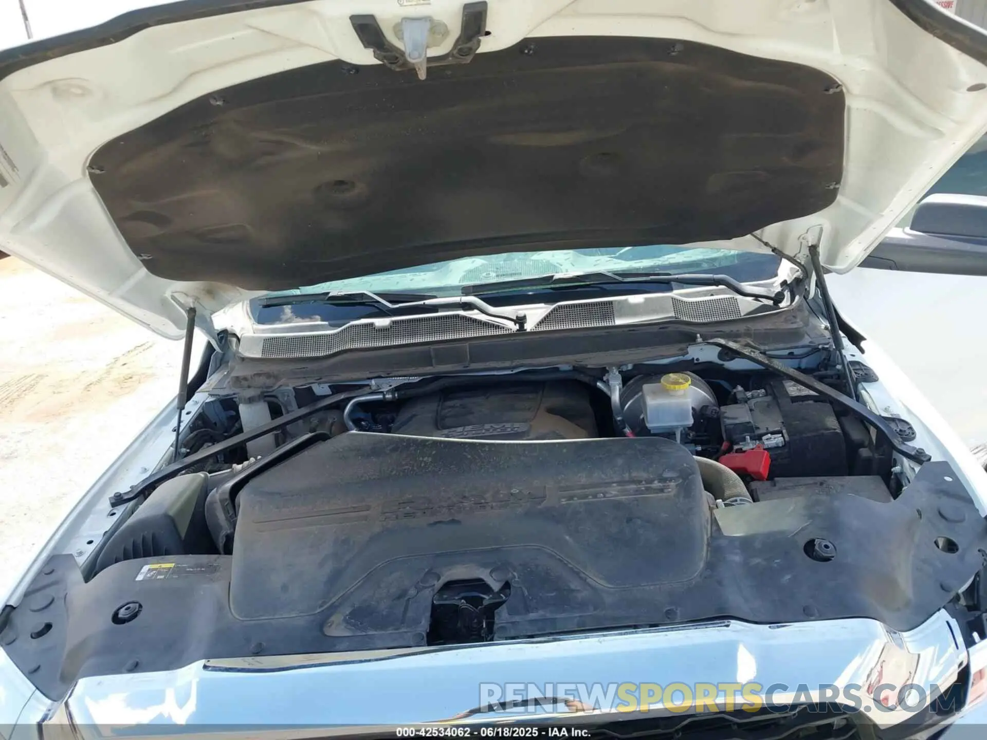 10 Photograph of a damaged car 3C6UR5HJ6NG390520 RAM 2500 2022