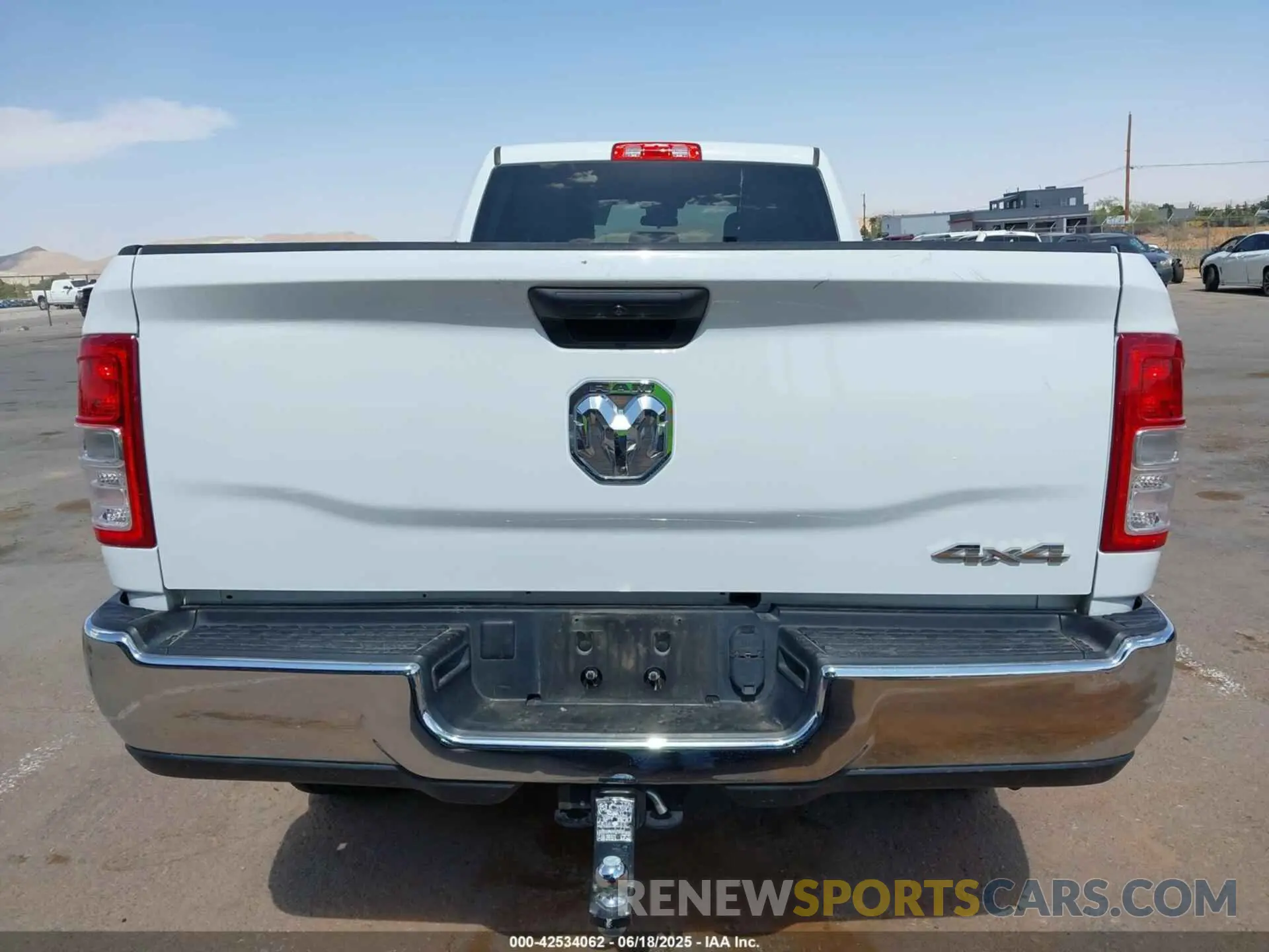 16 Photograph of a damaged car 3C6UR5HJ6NG390520 RAM 2500 2022