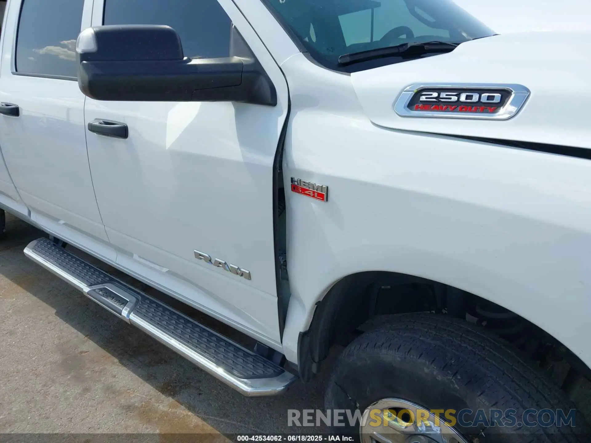 17 Photograph of a damaged car 3C6UR5HJ6NG390520 RAM 2500 2022