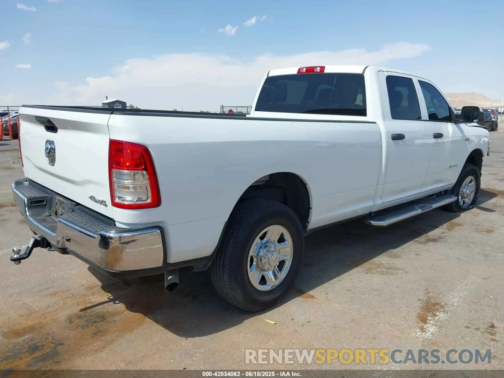 4 Photograph of a damaged car 3C6UR5HJ6NG390520 RAM 2500 2022