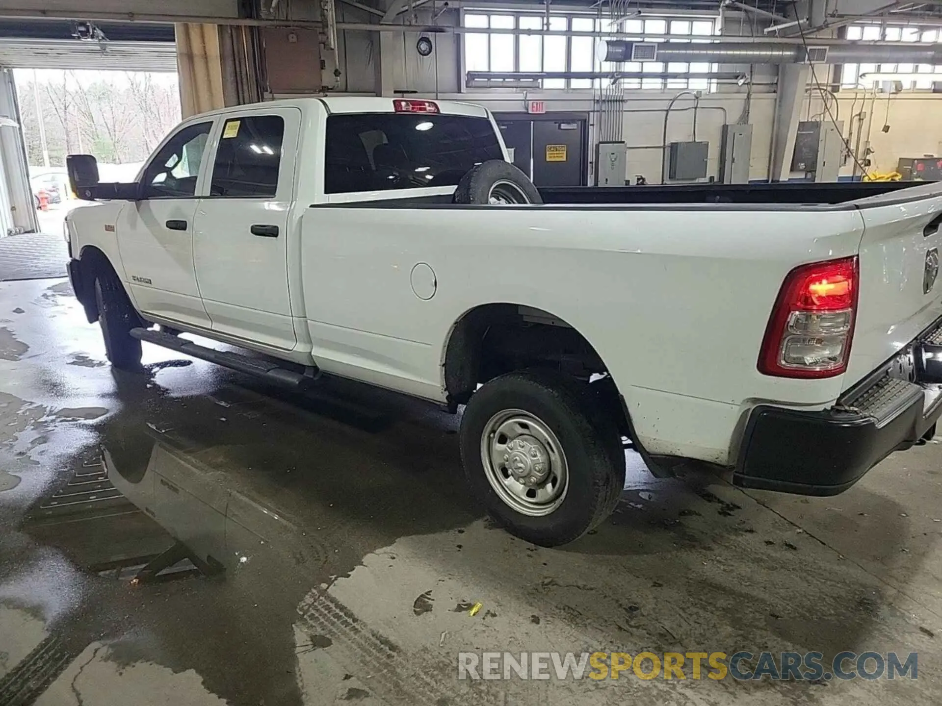 1 Photograph of a damaged car 3C6UR5HJ8NG321800 RAM 2500 2022