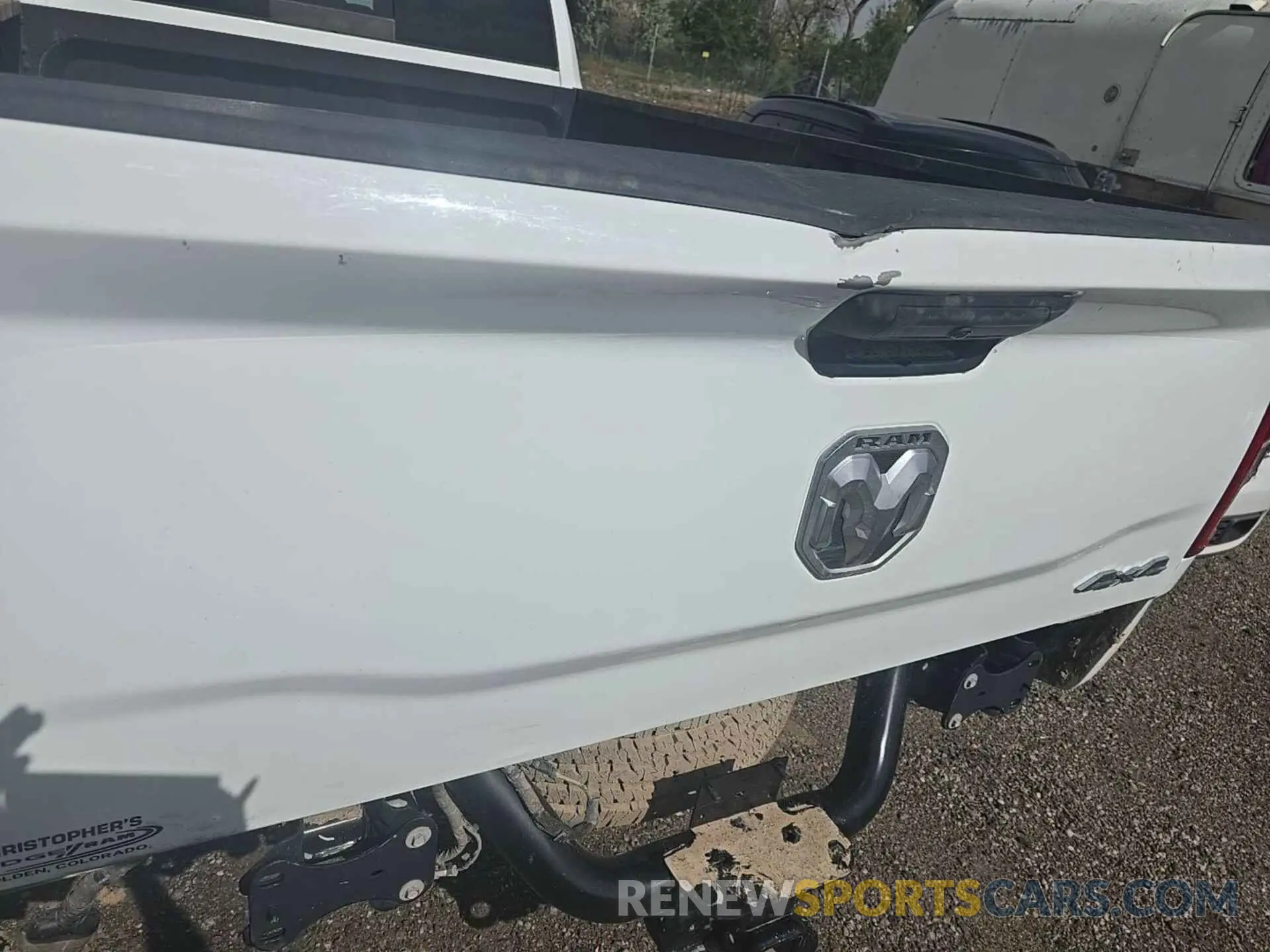 1 Photograph of a damaged car 3C6UR5HJ9NG350612 RAM 2500 2022