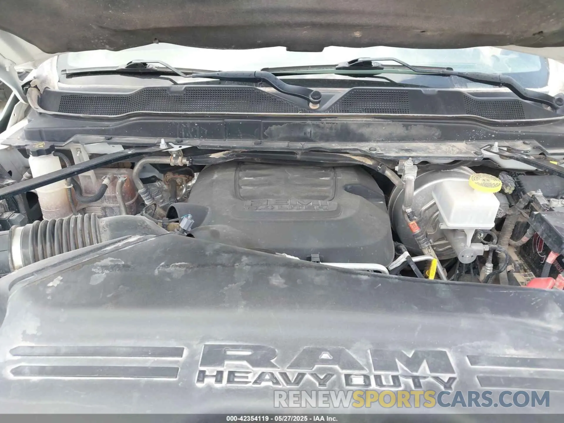 10 Photograph of a damaged car 3C6UR5HJXNG203649 RAM 2500 2022