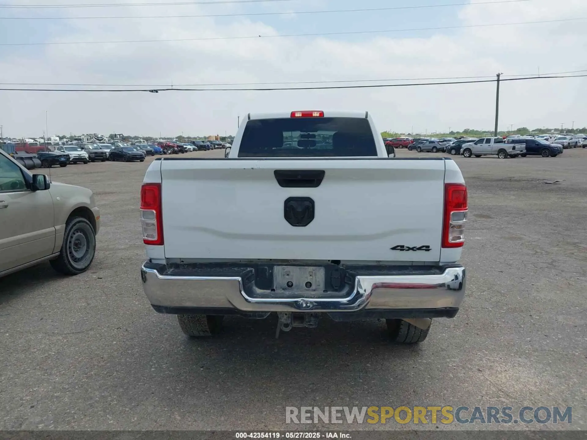 16 Photograph of a damaged car 3C6UR5HJXNG203649 RAM 2500 2022