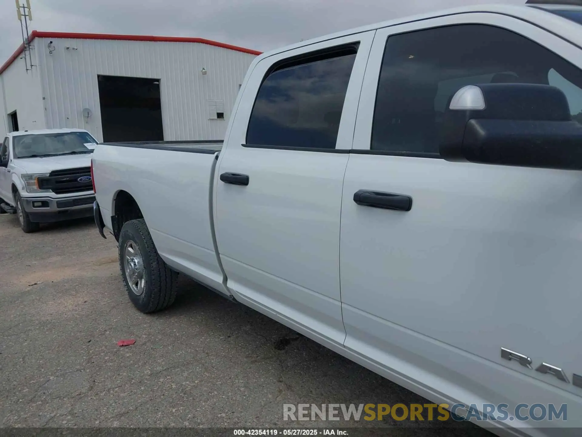 6 Photograph of a damaged car 3C6UR5HJXNG203649 RAM 2500 2022