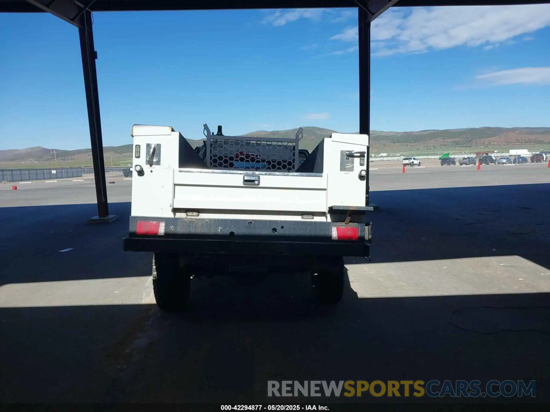 17 Photograph of a damaged car 3C6UR5HL6NG346244 RAM 2500 2022