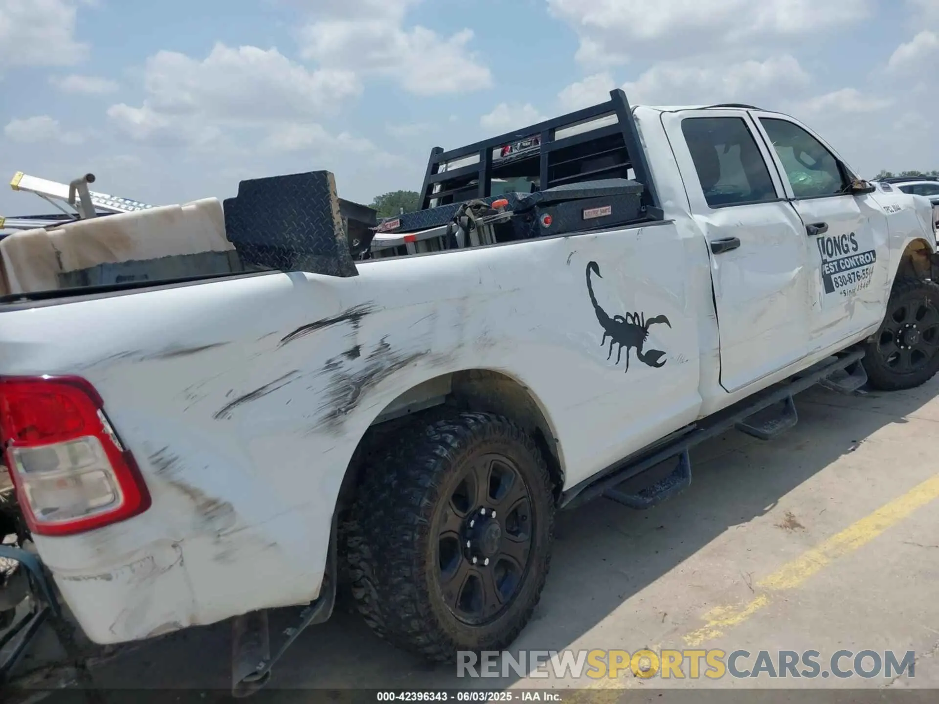 15 Photograph of a damaged car 3C6UR5HL8NG177506 RAM 2500 2022