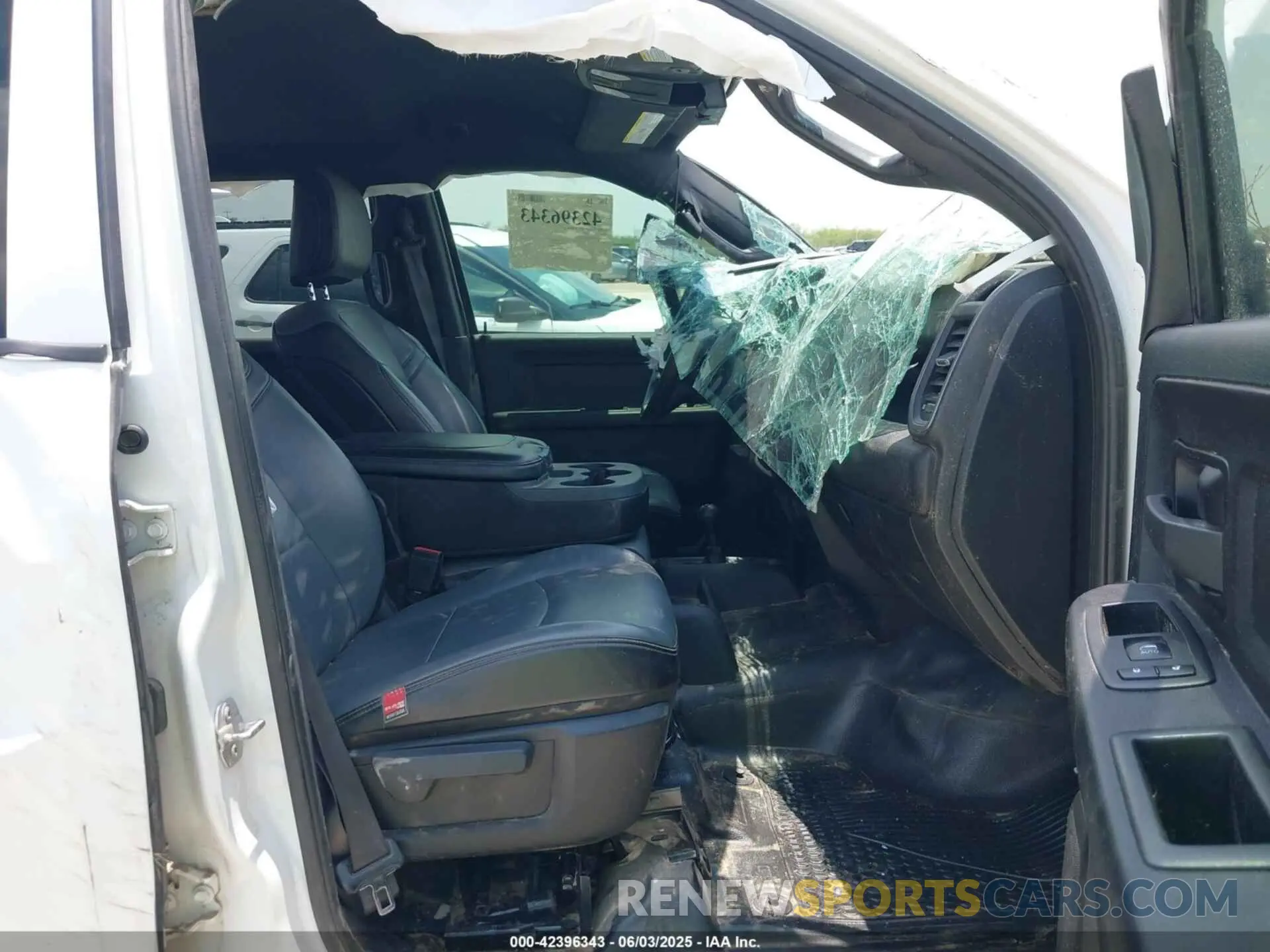 5 Photograph of a damaged car 3C6UR5HL8NG177506 RAM 2500 2022