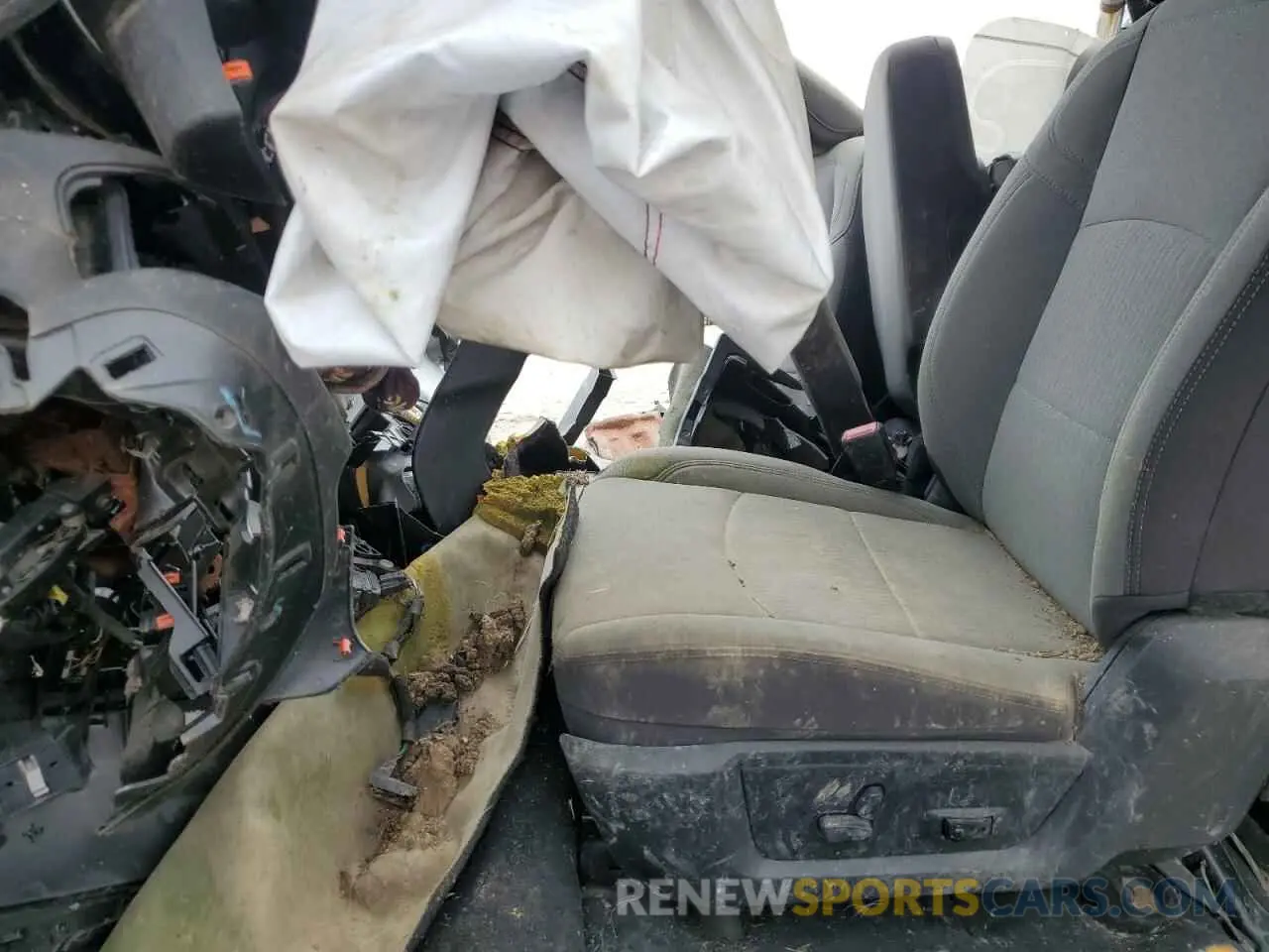 7 Photograph of a damaged car 3C6UR5JJ9NG305146 RAM 2500 2022