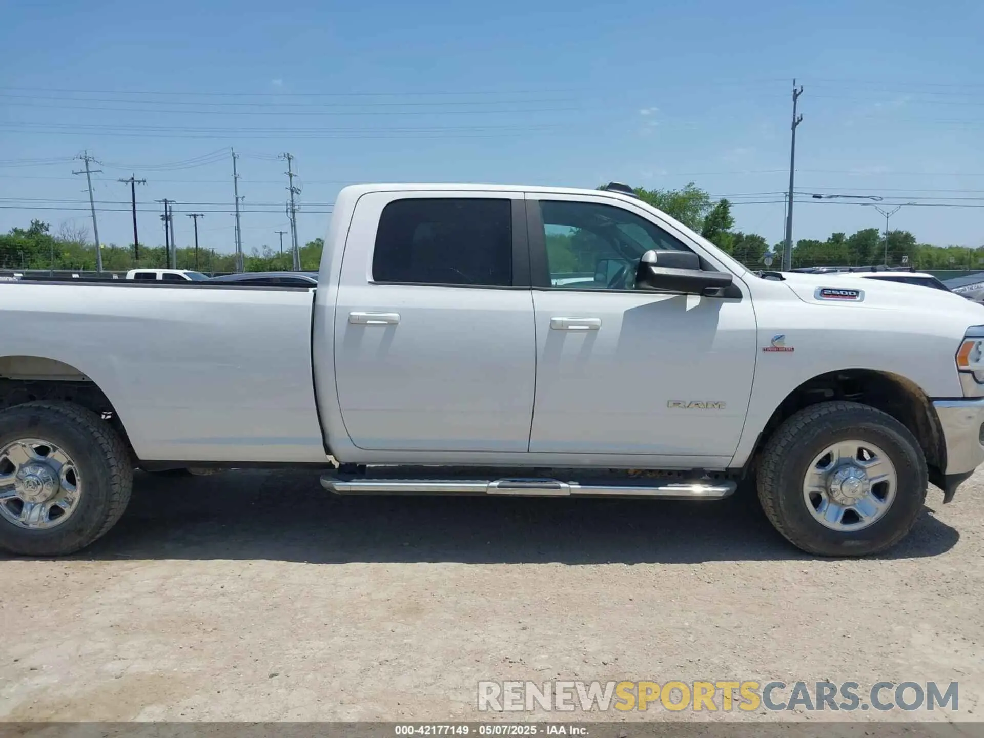 13 Photograph of a damaged car 3C6UR5JL1NG104343 RAM 2500 2022