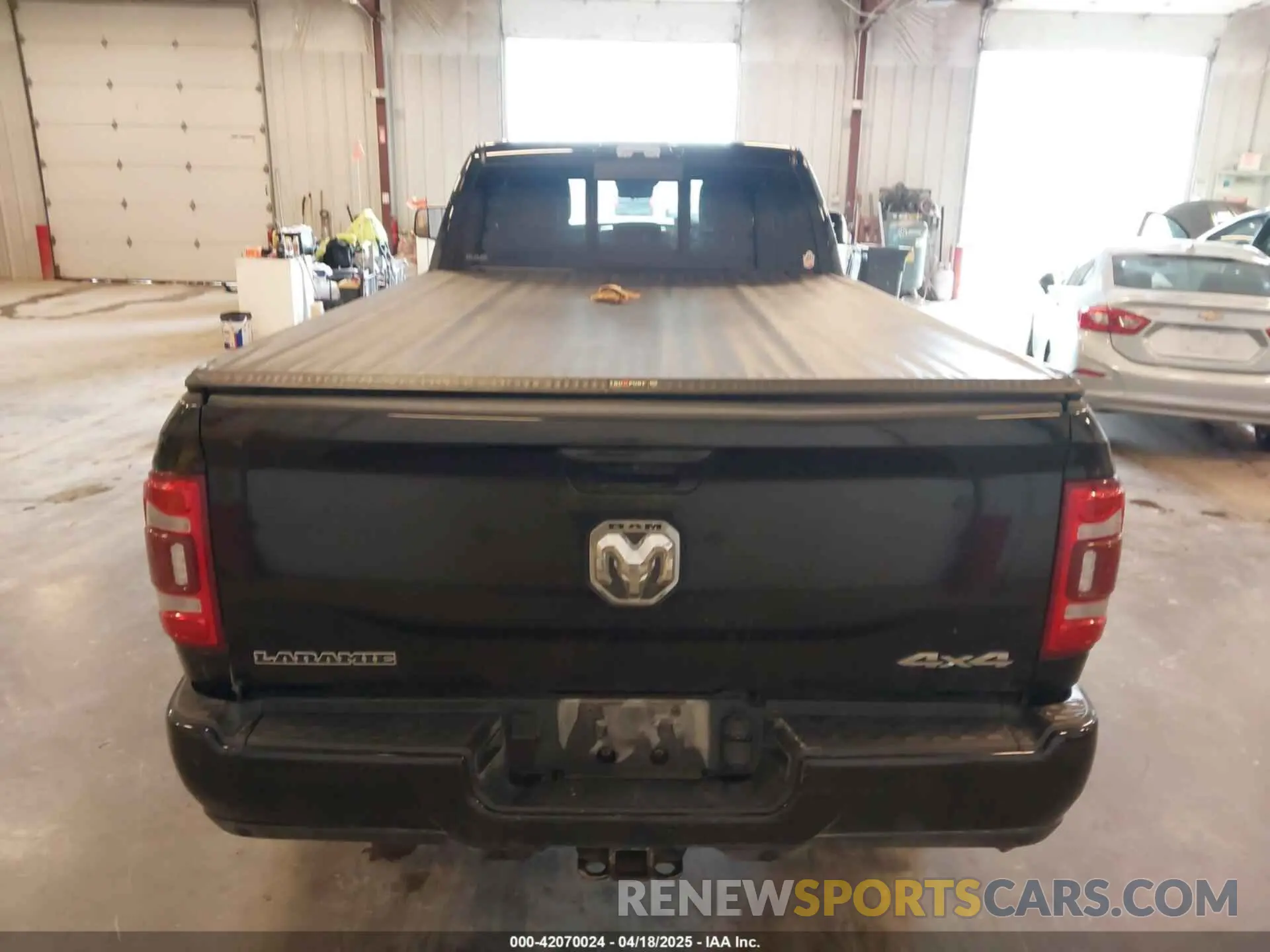 16 Photograph of a damaged car 3C6UR5KJXNG191933 RAM 2500 2022