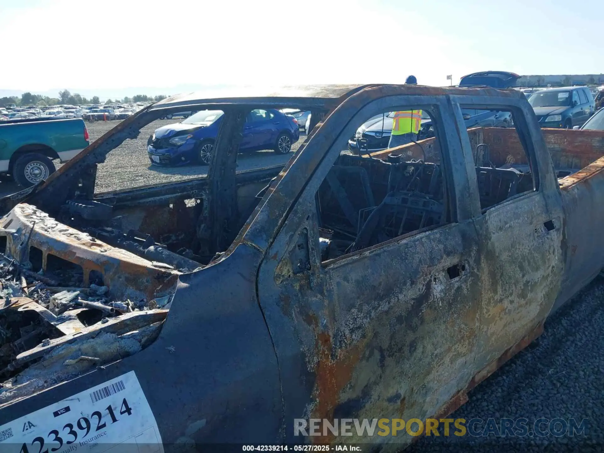 6 Photograph of a damaged car 3C6UR5KL6NG262224 RAM 2500 2022