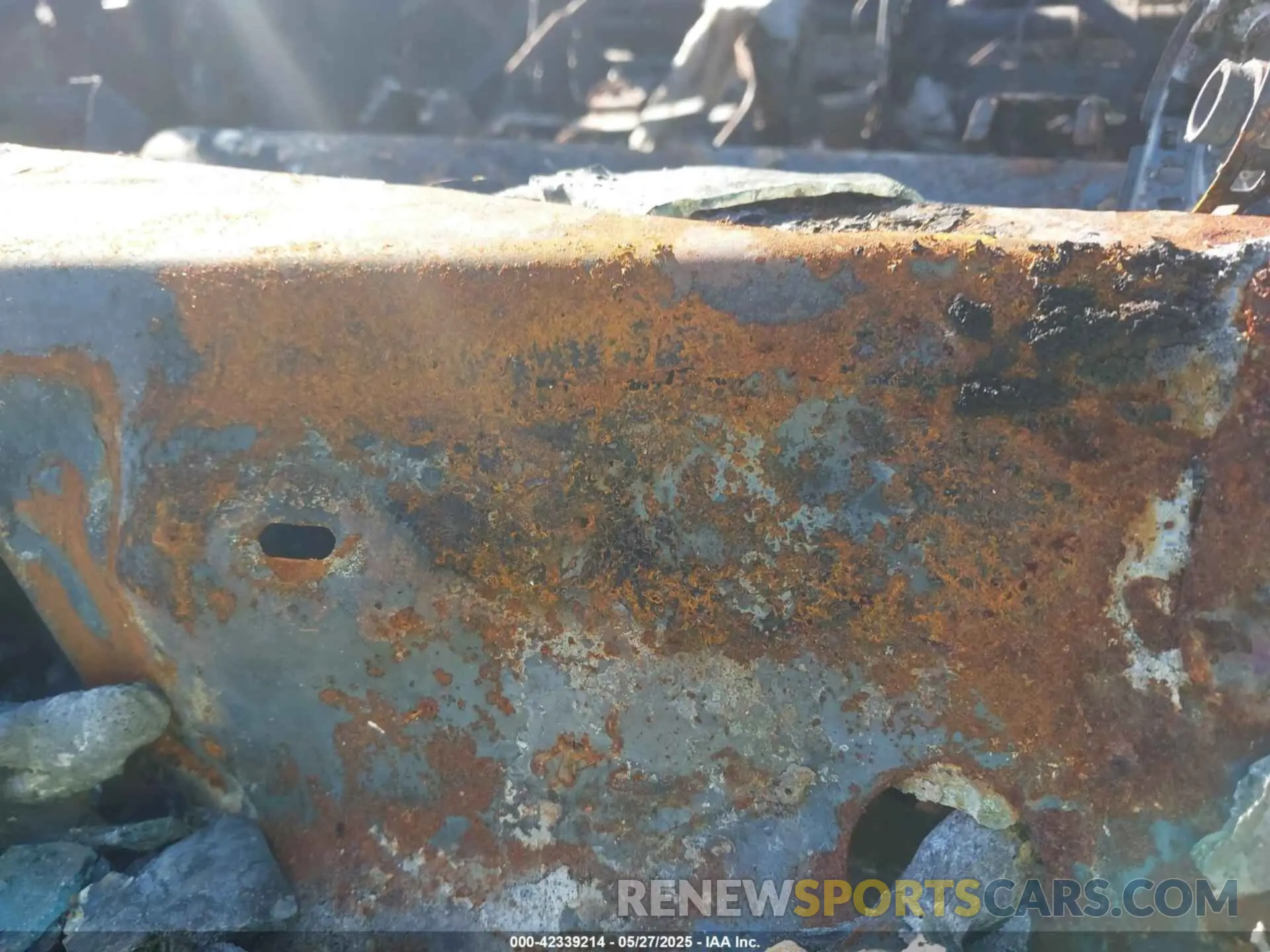 9 Photograph of a damaged car 3C6UR5KL6NG262224 RAM 2500 2022