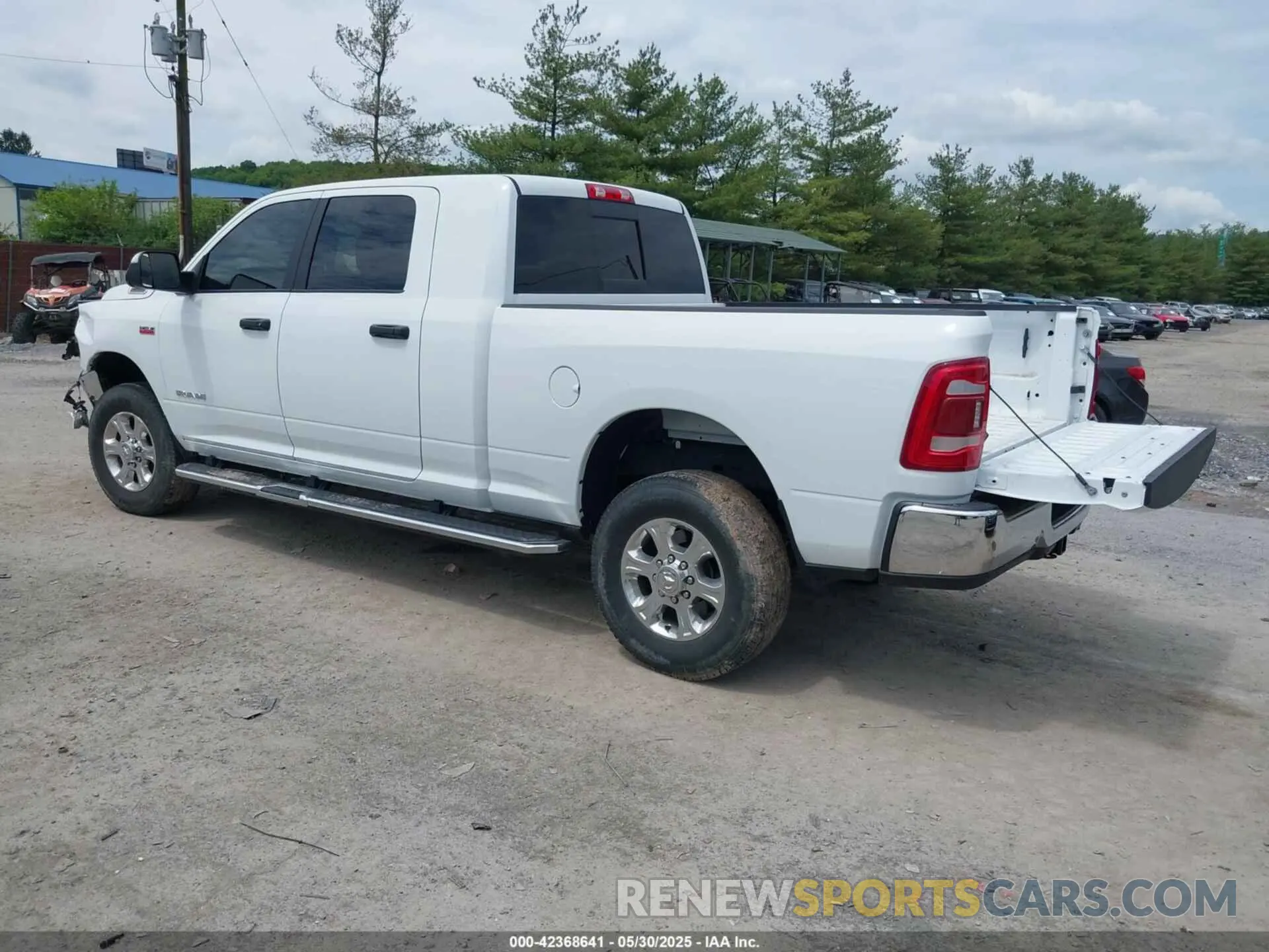 3 Photograph of a damaged car 3C6UR5MJ0NG383441 RAM 2500 2022