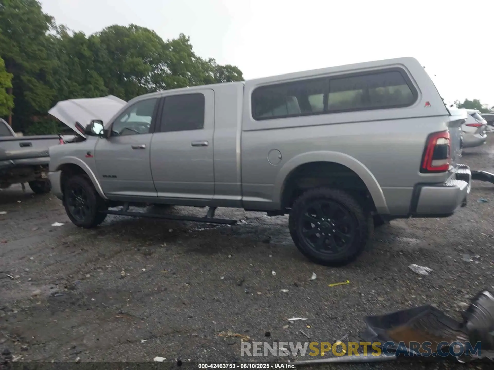 14 Photograph of a damaged car 3C6UR5NL5NG267524 RAM 2500 2022