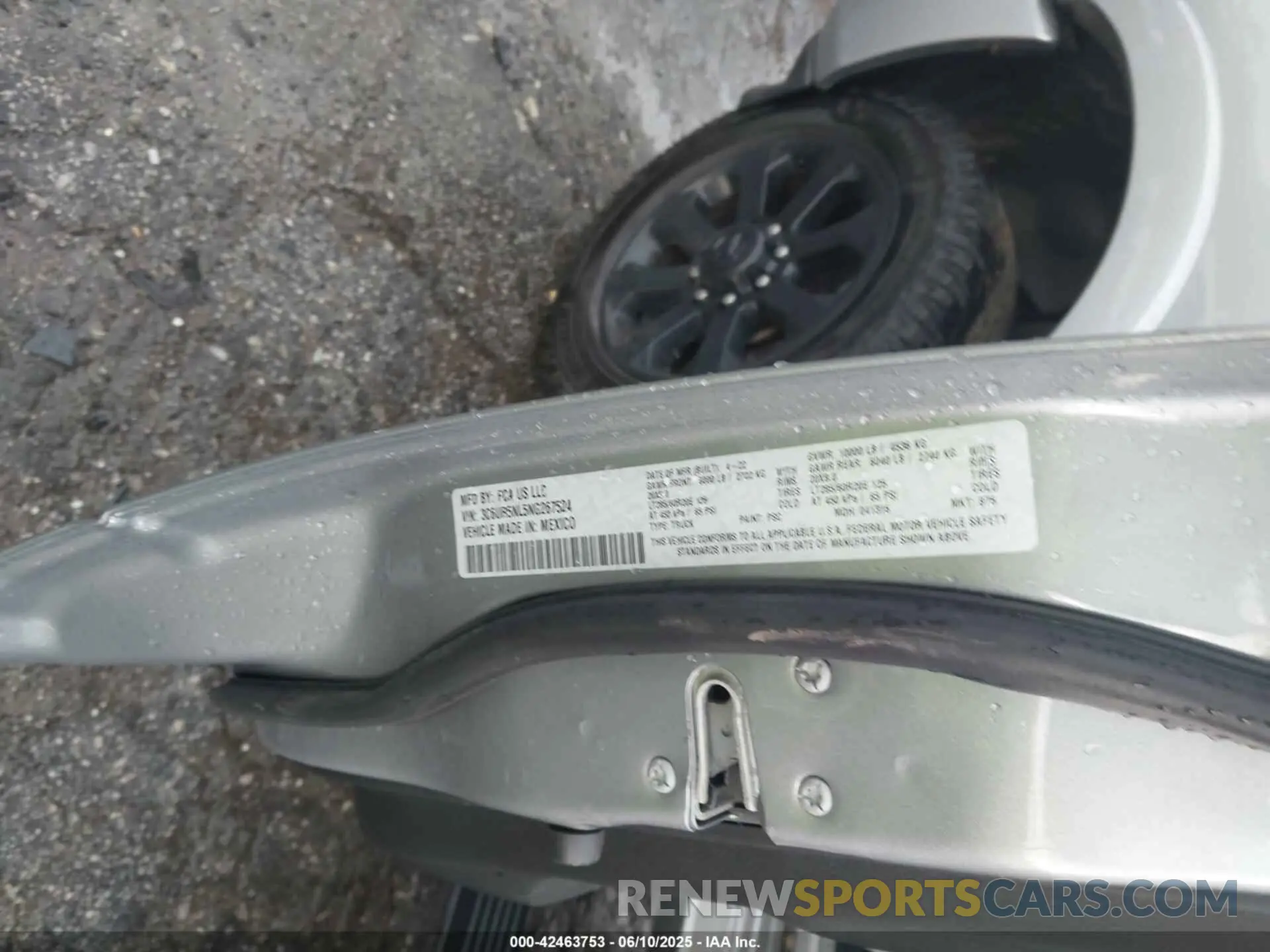9 Photograph of a damaged car 3C6UR5NL5NG267524 RAM 2500 2022