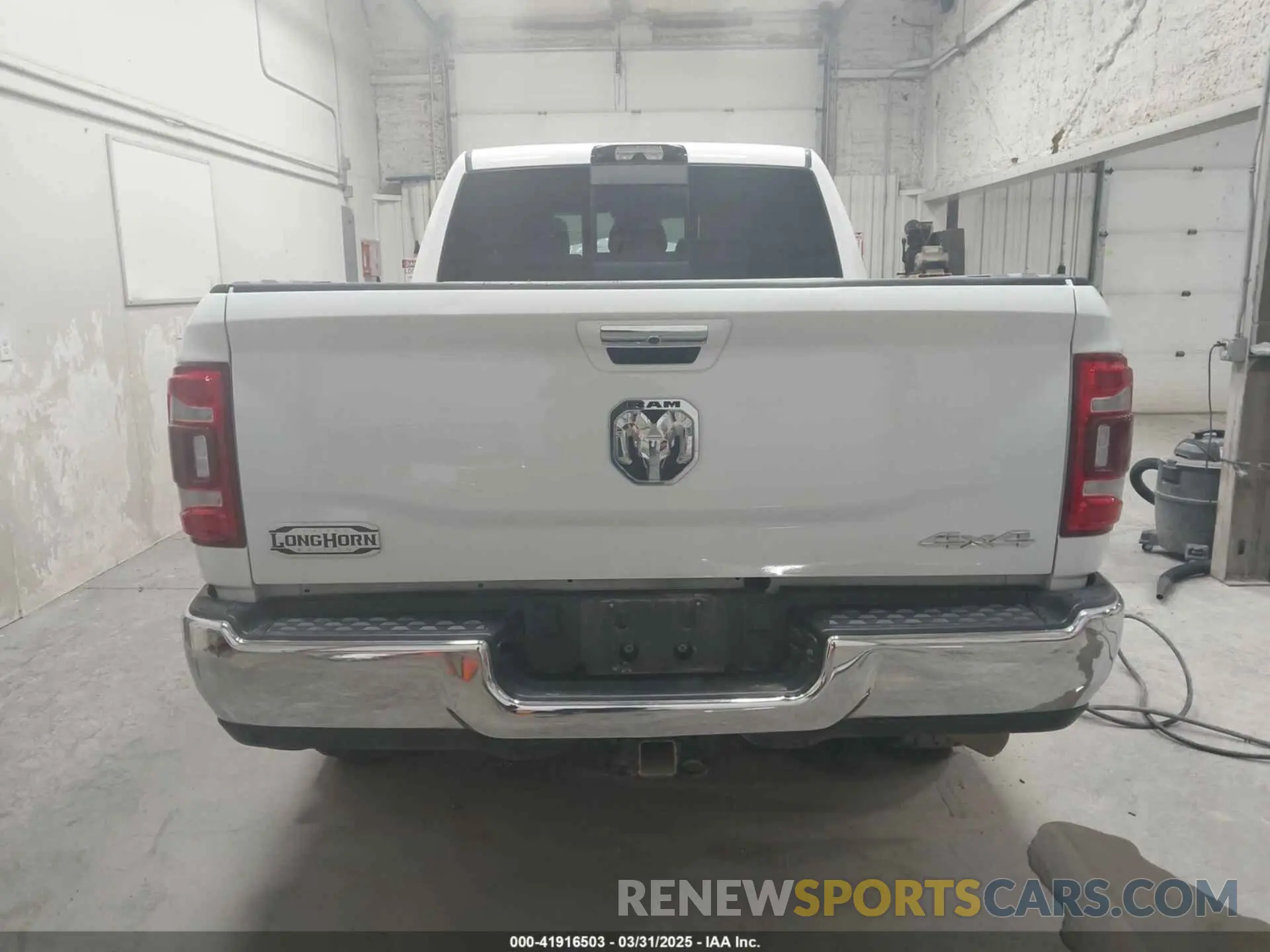 17 Photograph of a damaged car 3C6UR5PJ2NG183642 RAM 2500 2022