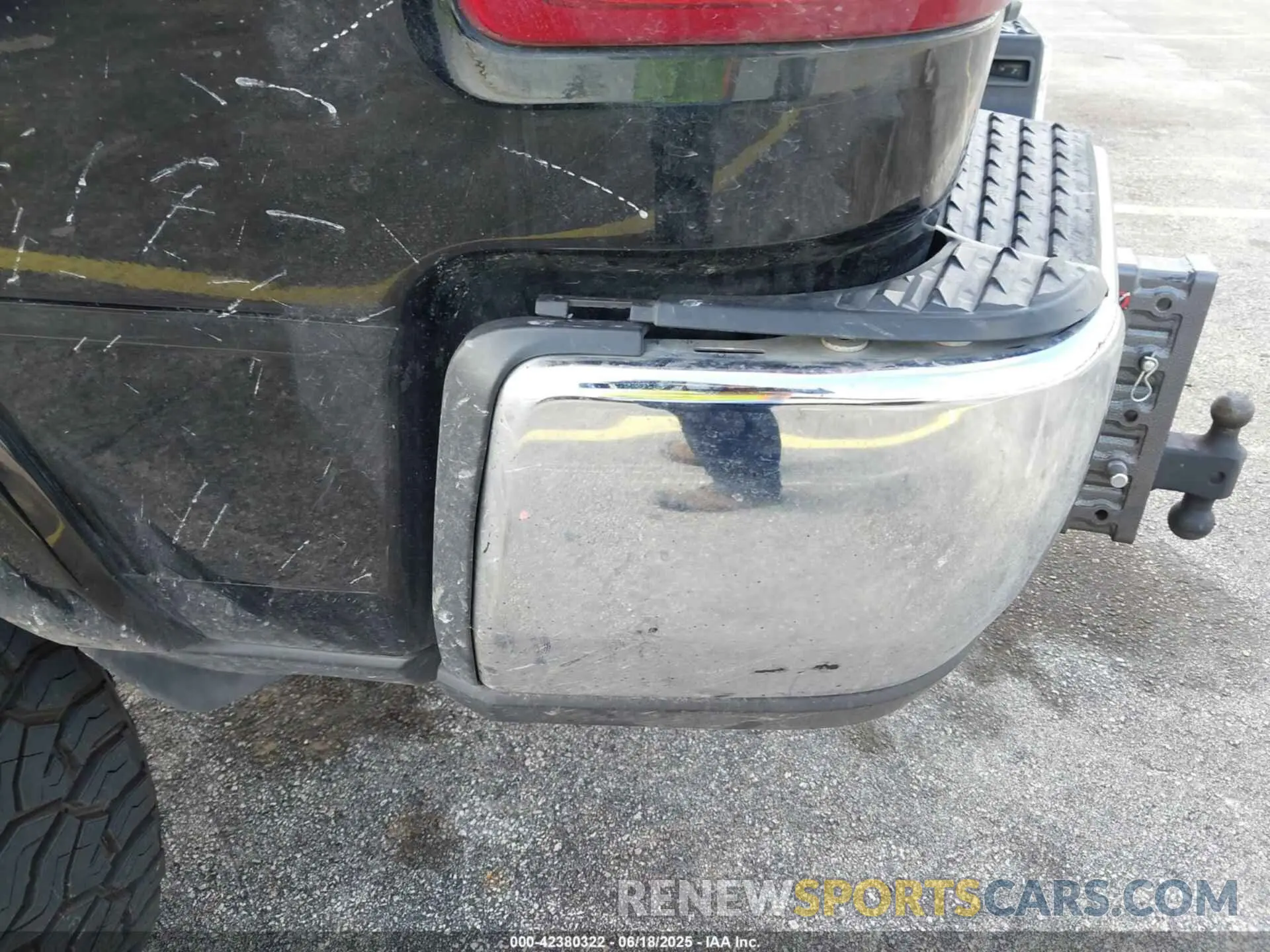 17 Photograph of a damaged car 3C6UR5PL8NG158407 RAM 2500 2022
