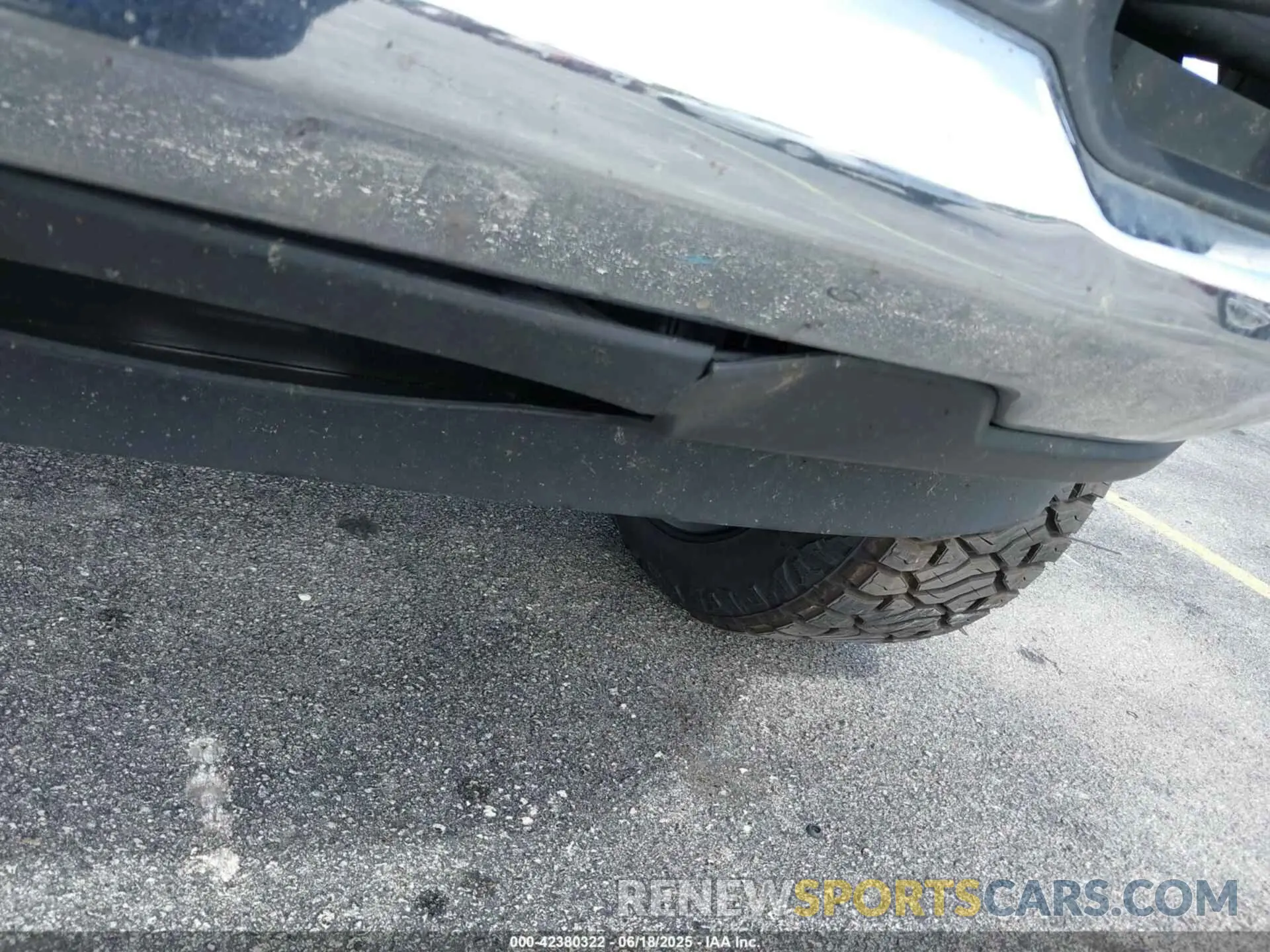 18 Photograph of a damaged car 3C6UR5PL8NG158407 RAM 2500 2022