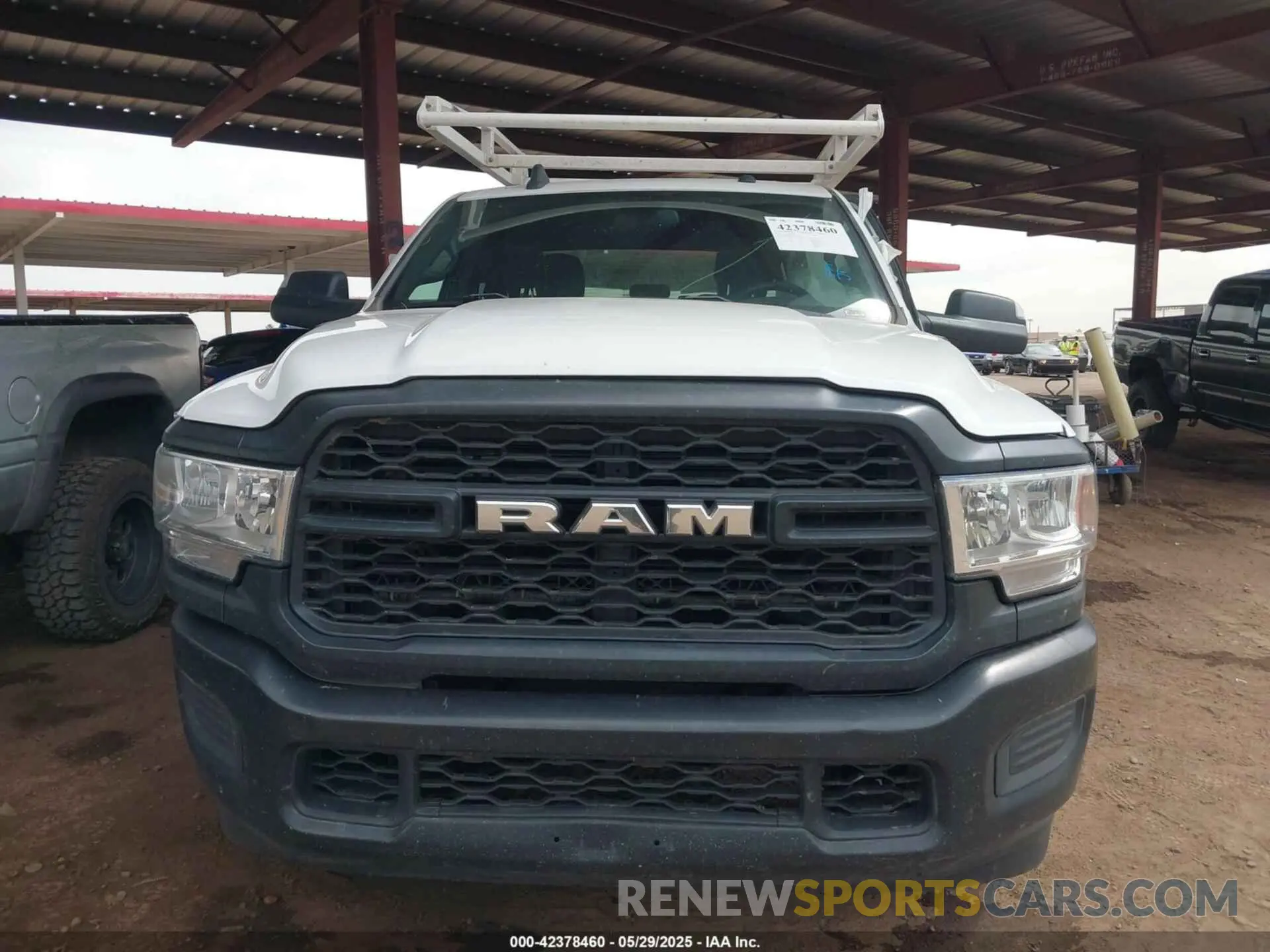 12 Photograph of a damaged car 3C7WR4HJXNG108118 RAM 2500 2022