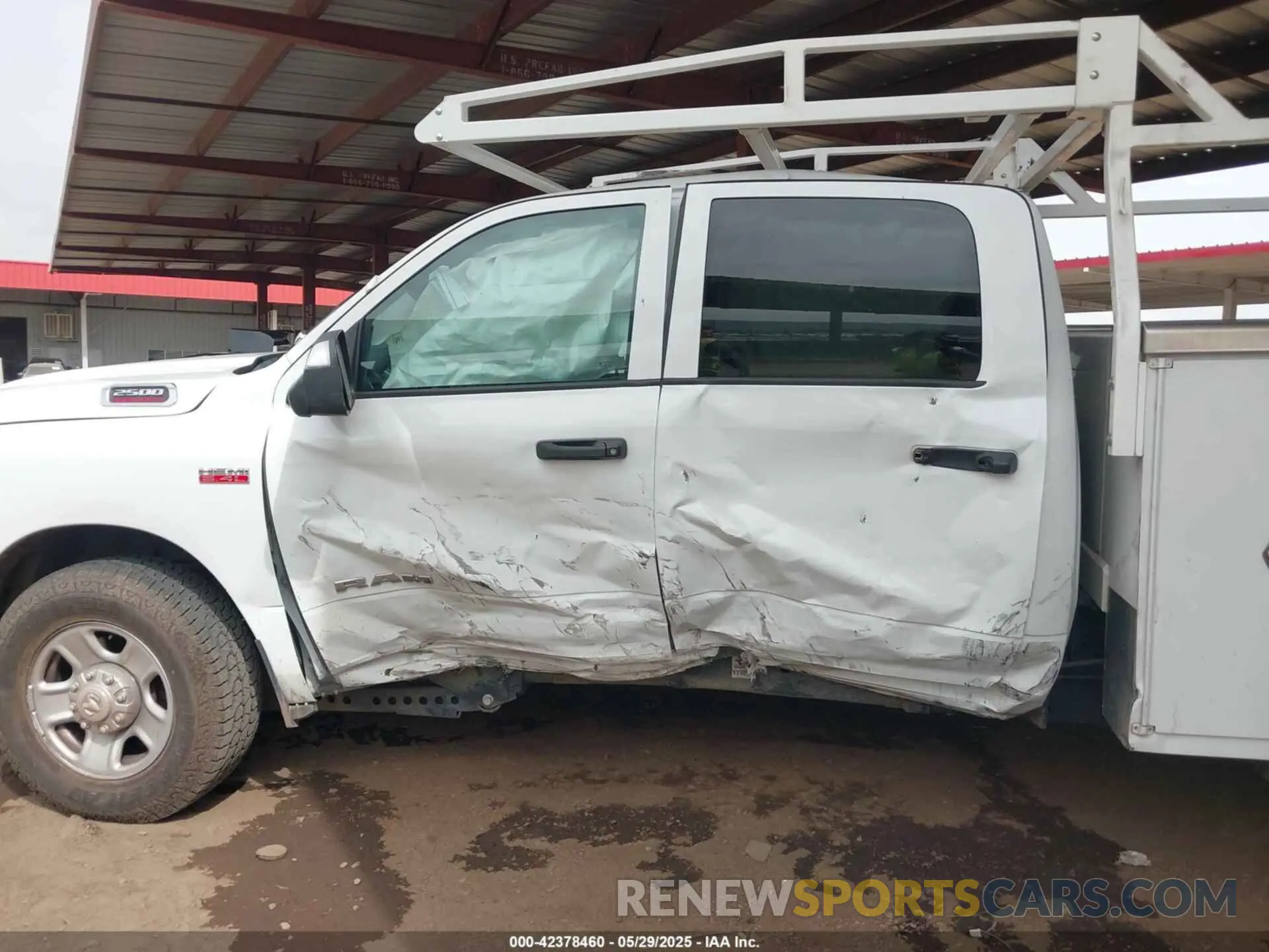 14 Photograph of a damaged car 3C7WR4HJXNG108118 RAM 2500 2022