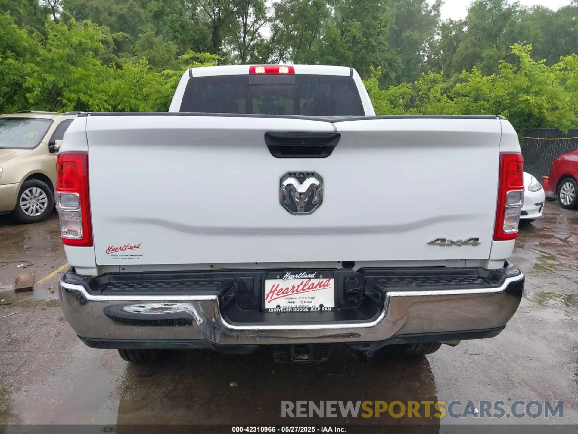 17 Photograph of a damaged car 3C6UR5CLXPG617834 RAM 2500 2023