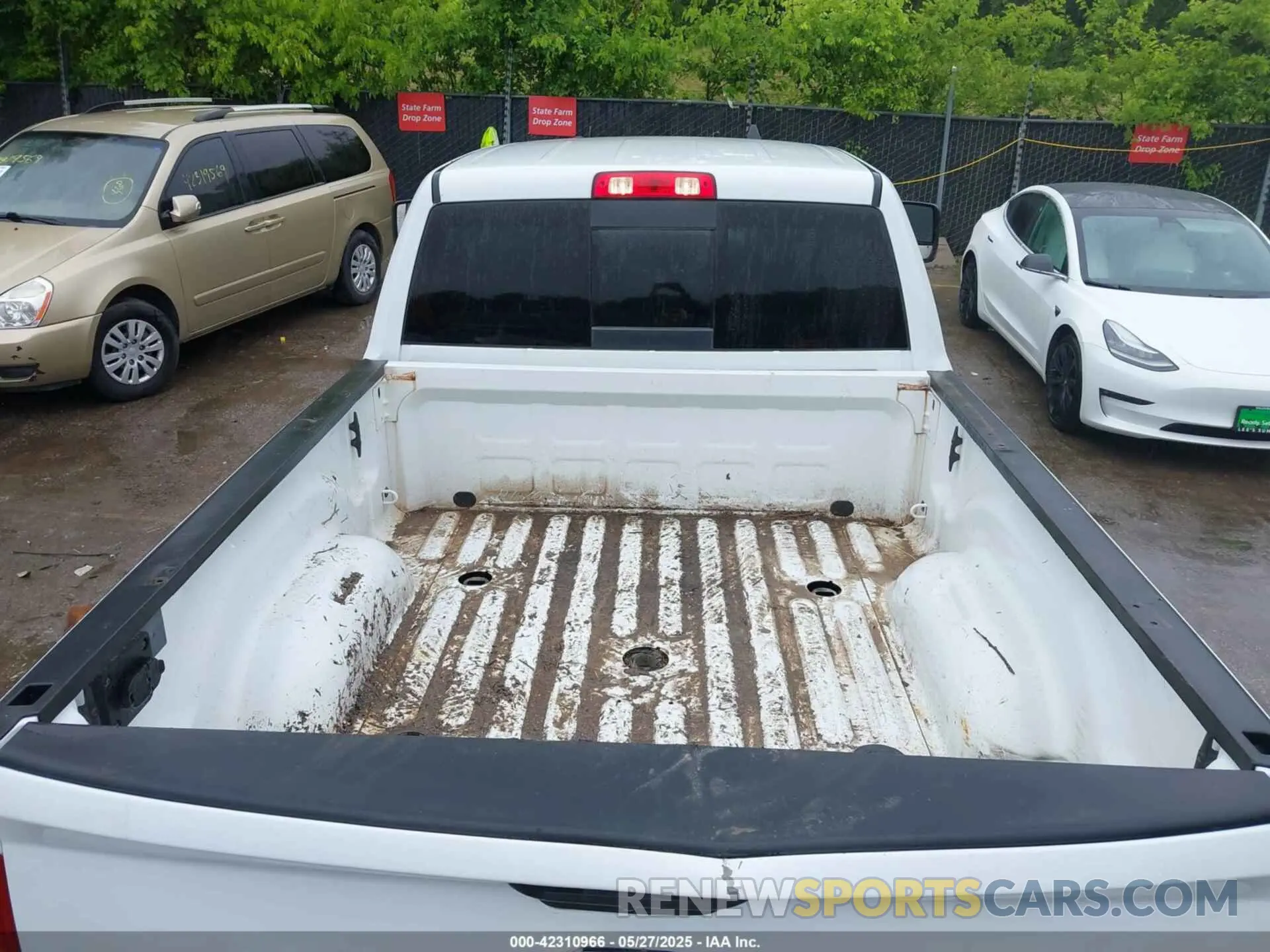 18 Photograph of a damaged car 3C6UR5CLXPG617834 RAM 2500 2023