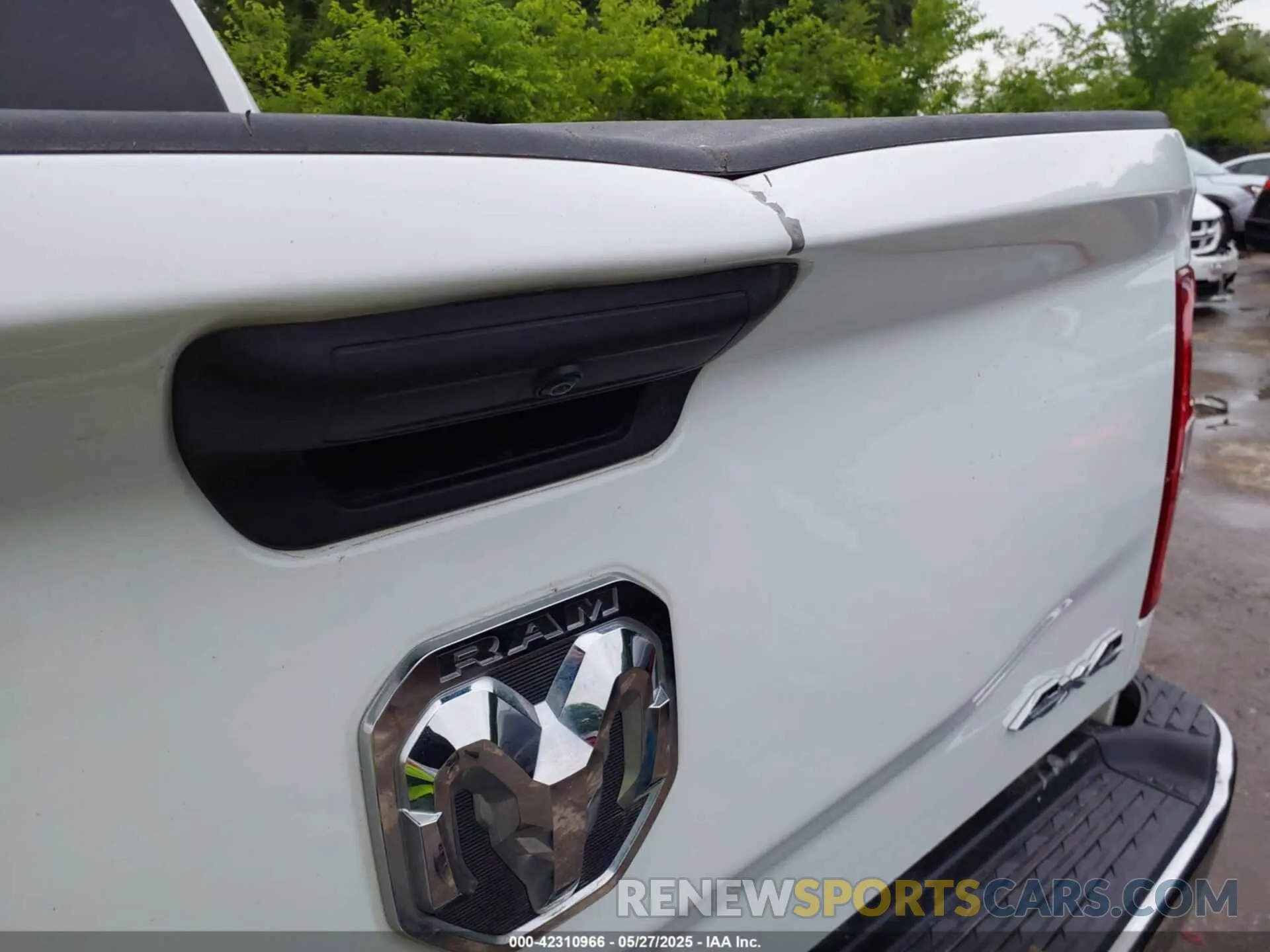 19 Photograph of a damaged car 3C6UR5CLXPG617834 RAM 2500 2023