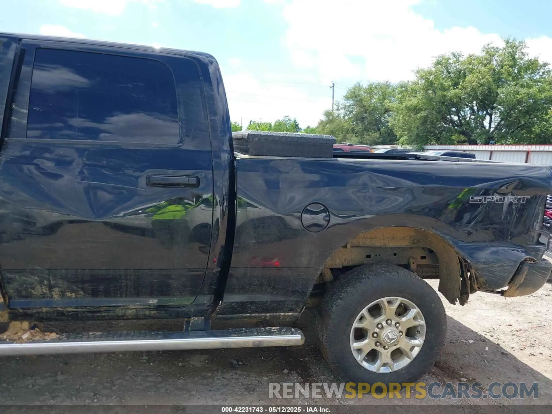 18 Photograph of a damaged car 3C6UR5FL2PG567670 RAM 2500 2023